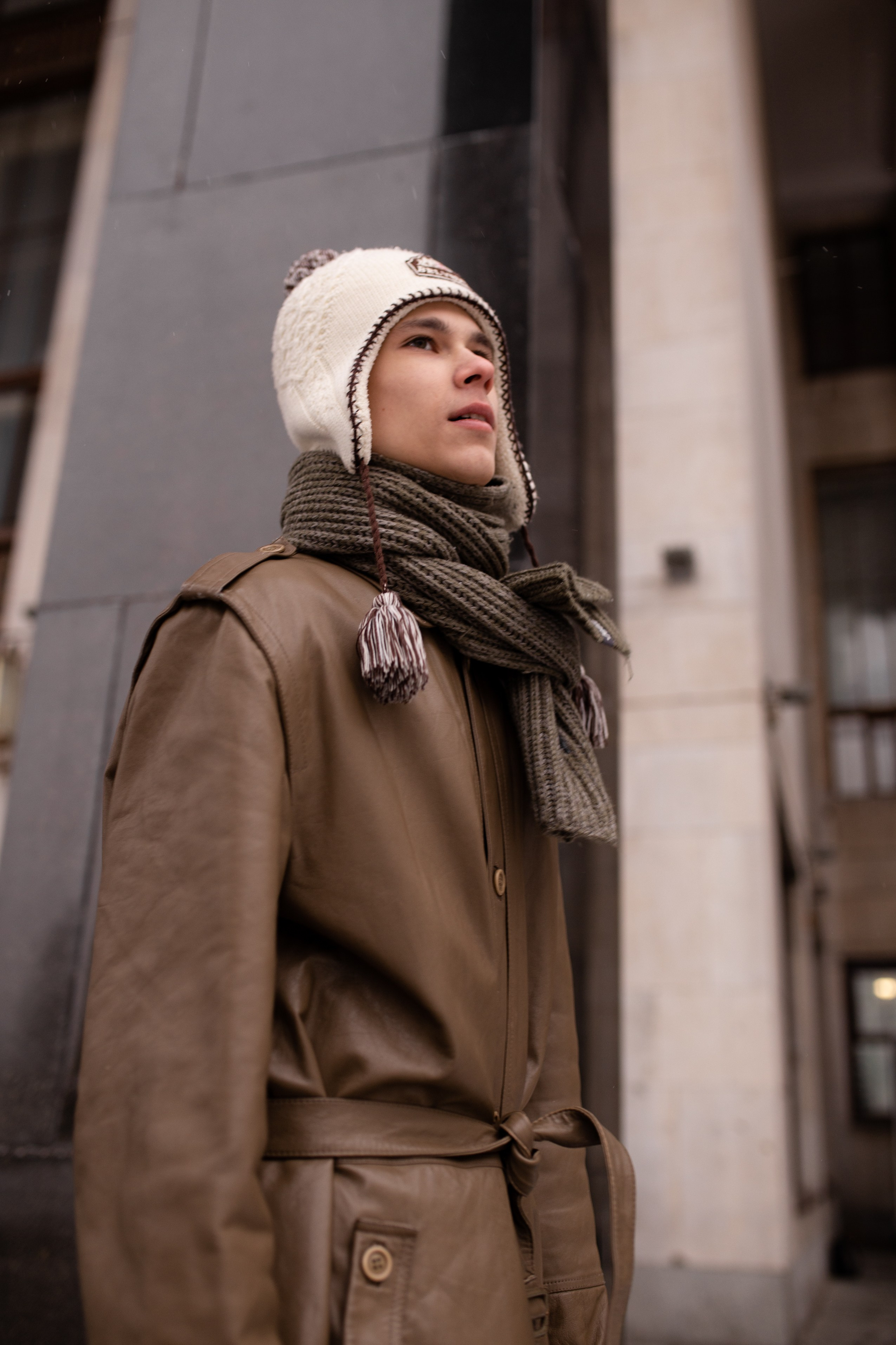 Александр Алексеев снимается в фотосессии в Москве