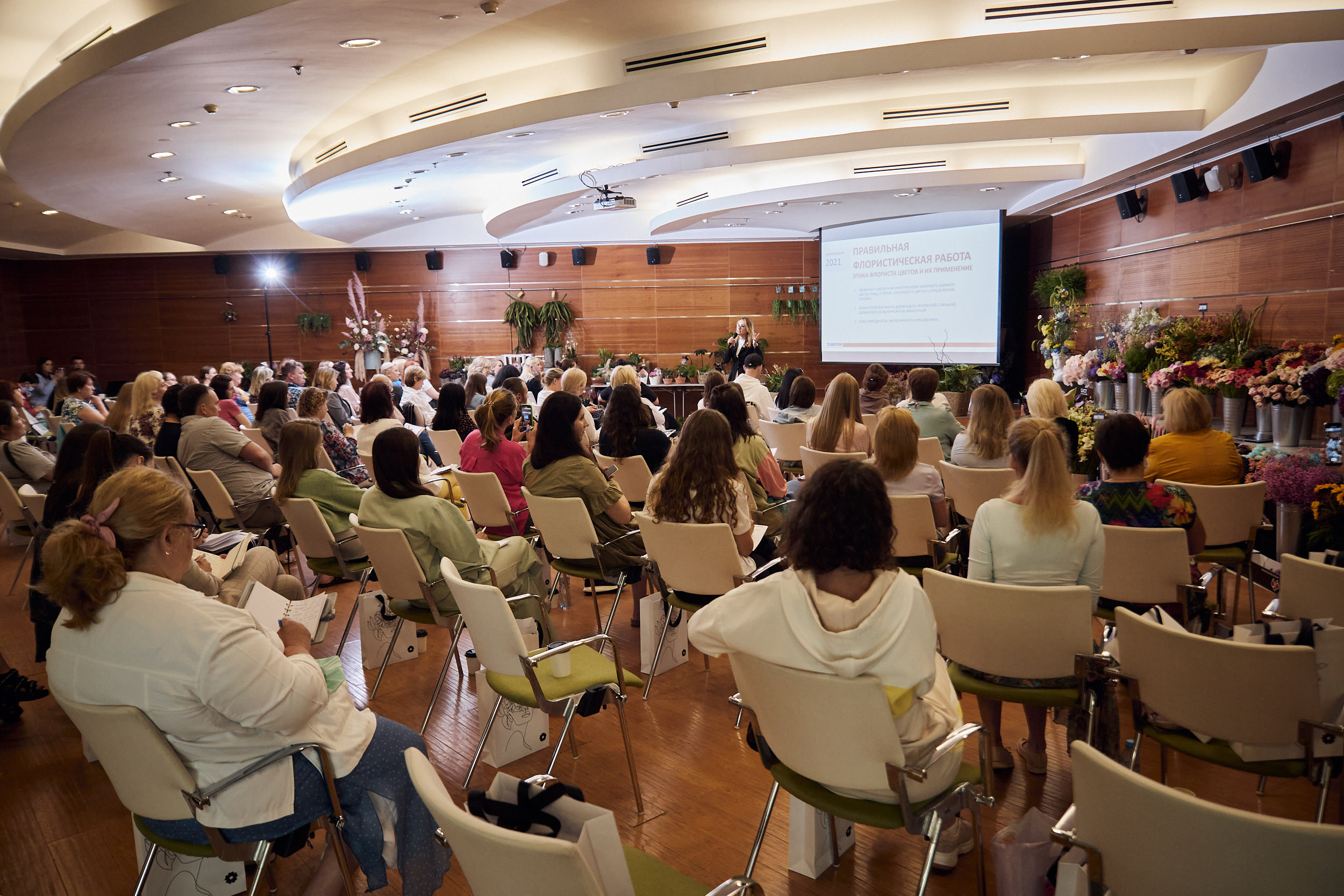 Фотограф на съемку семинара. Контент для бизнеса в Екатеринбурге Полдень Медиа