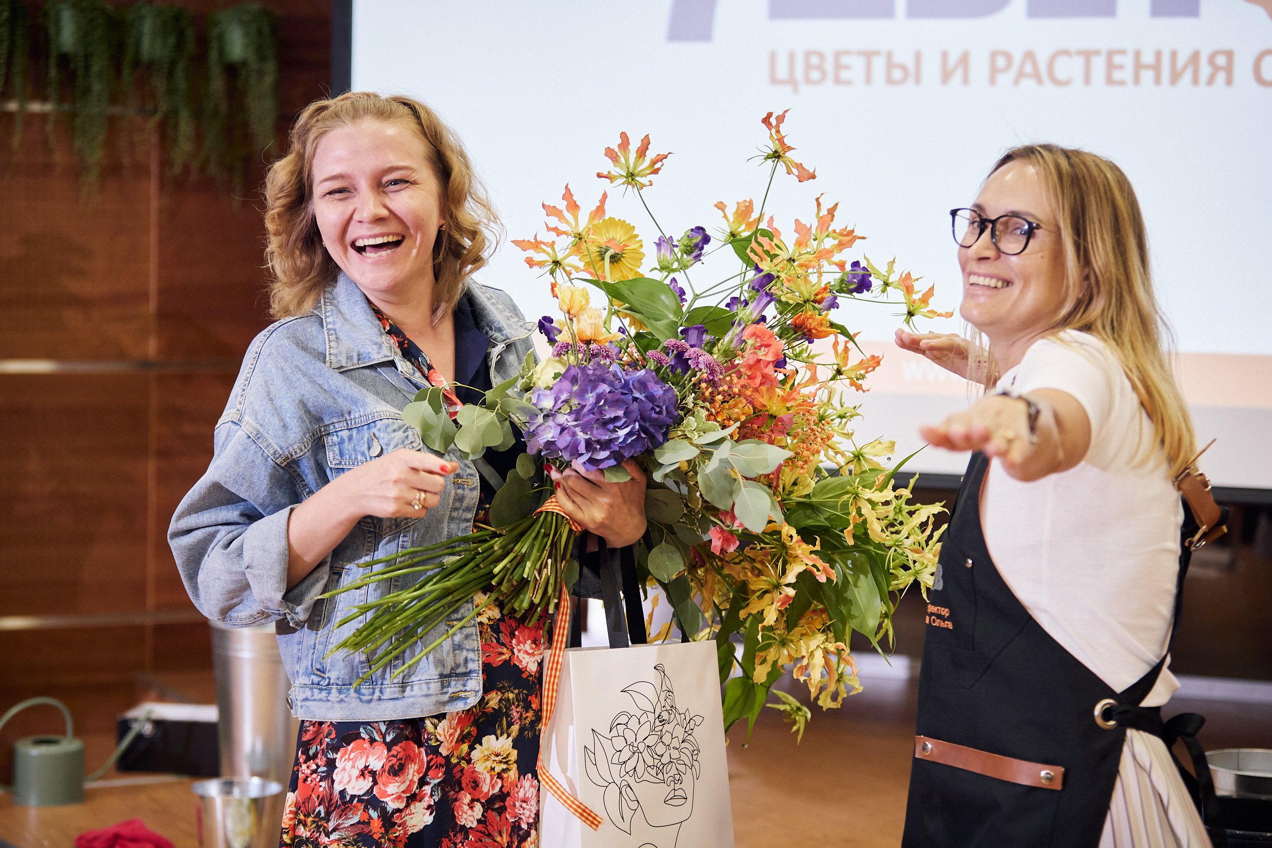 Фотограф на съемку семинара. Контент для бизнеса в Екатеринбурге Полдень Медиа