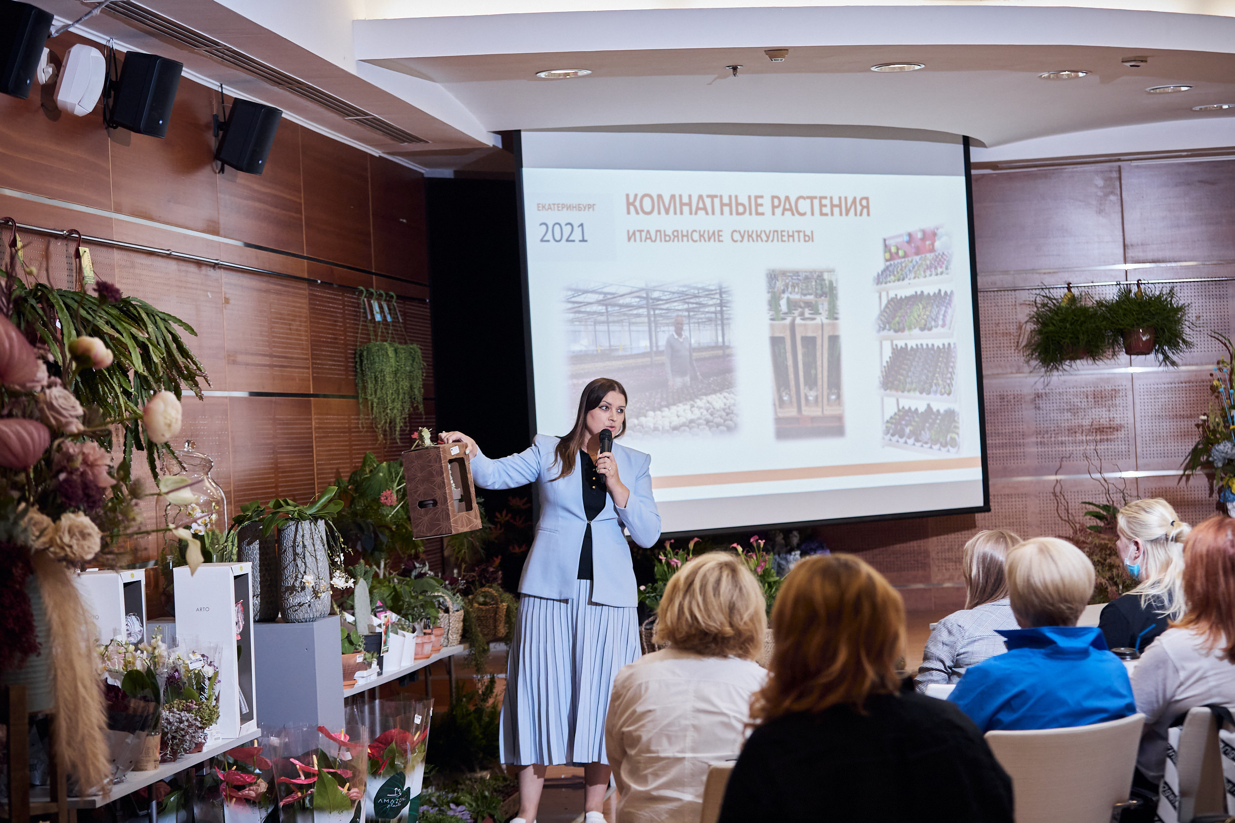 Фотограф на съемку семинара. Контент для бизнеса в Екатеринбурге Полдень Медиа