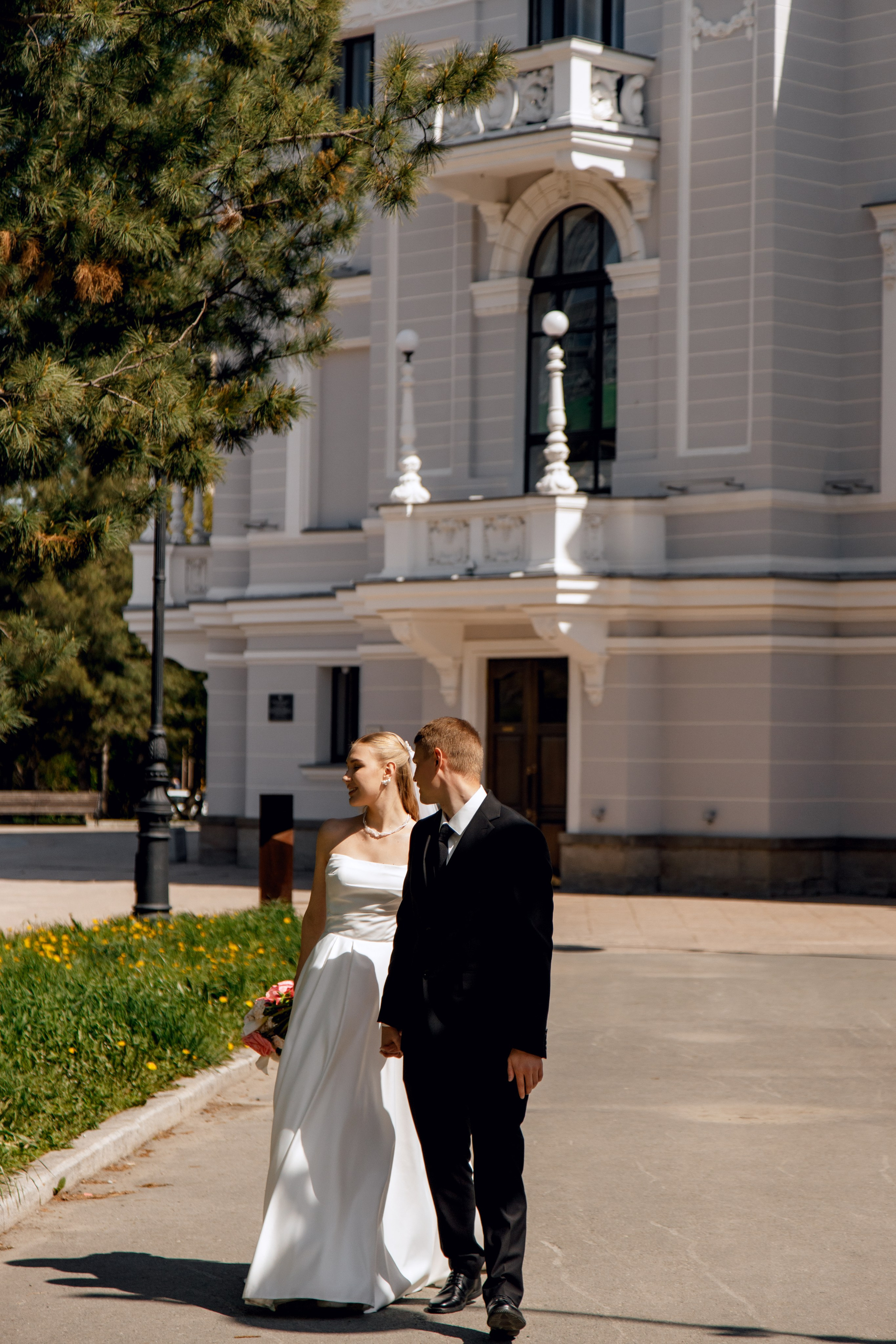 Оперный театр парк. Свадебный и семейный фотограф Екатеринбург Настя Саедгалина