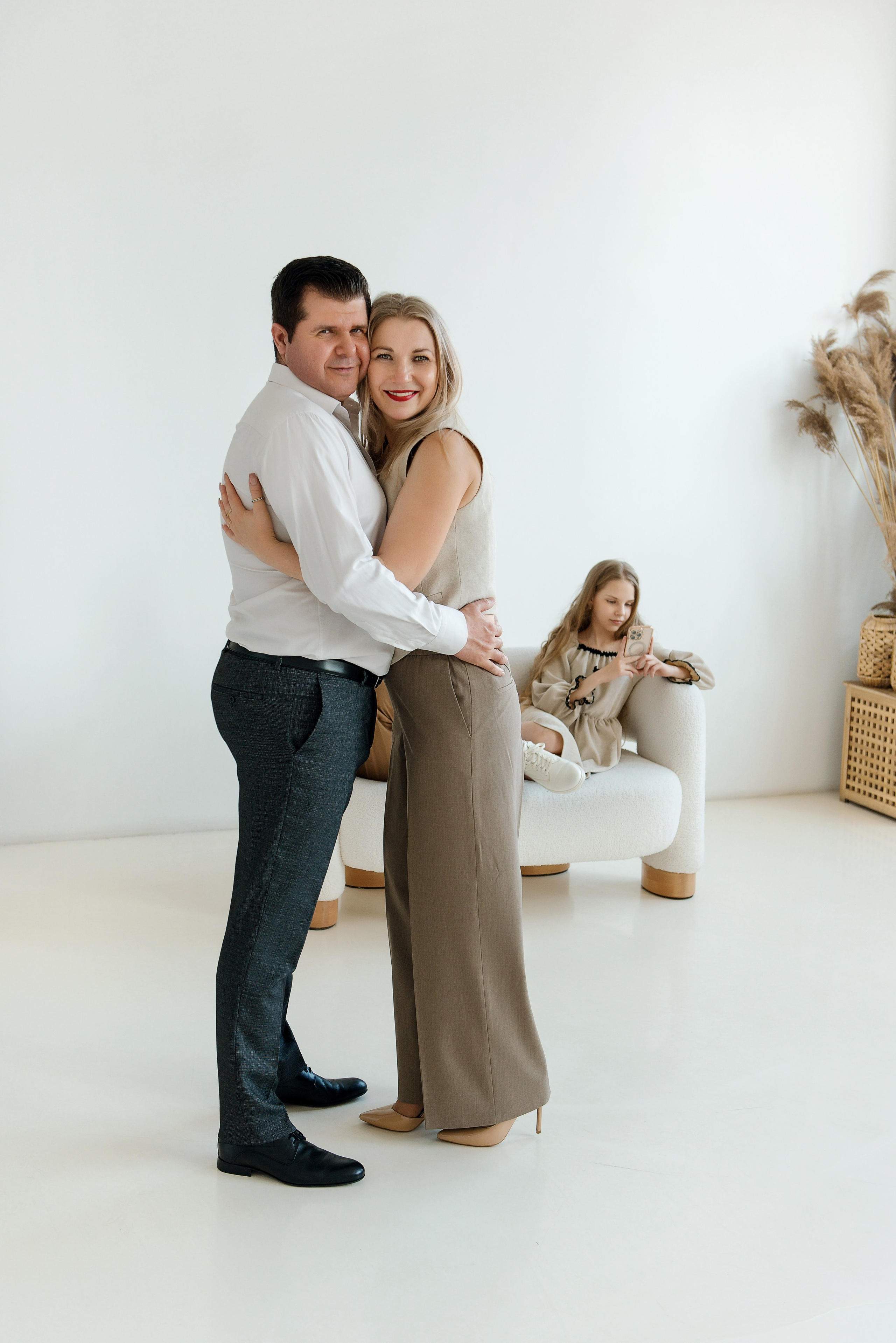 Семейная съемка в студии в Москве. Детский фотограф в Долгопрудном и Москве