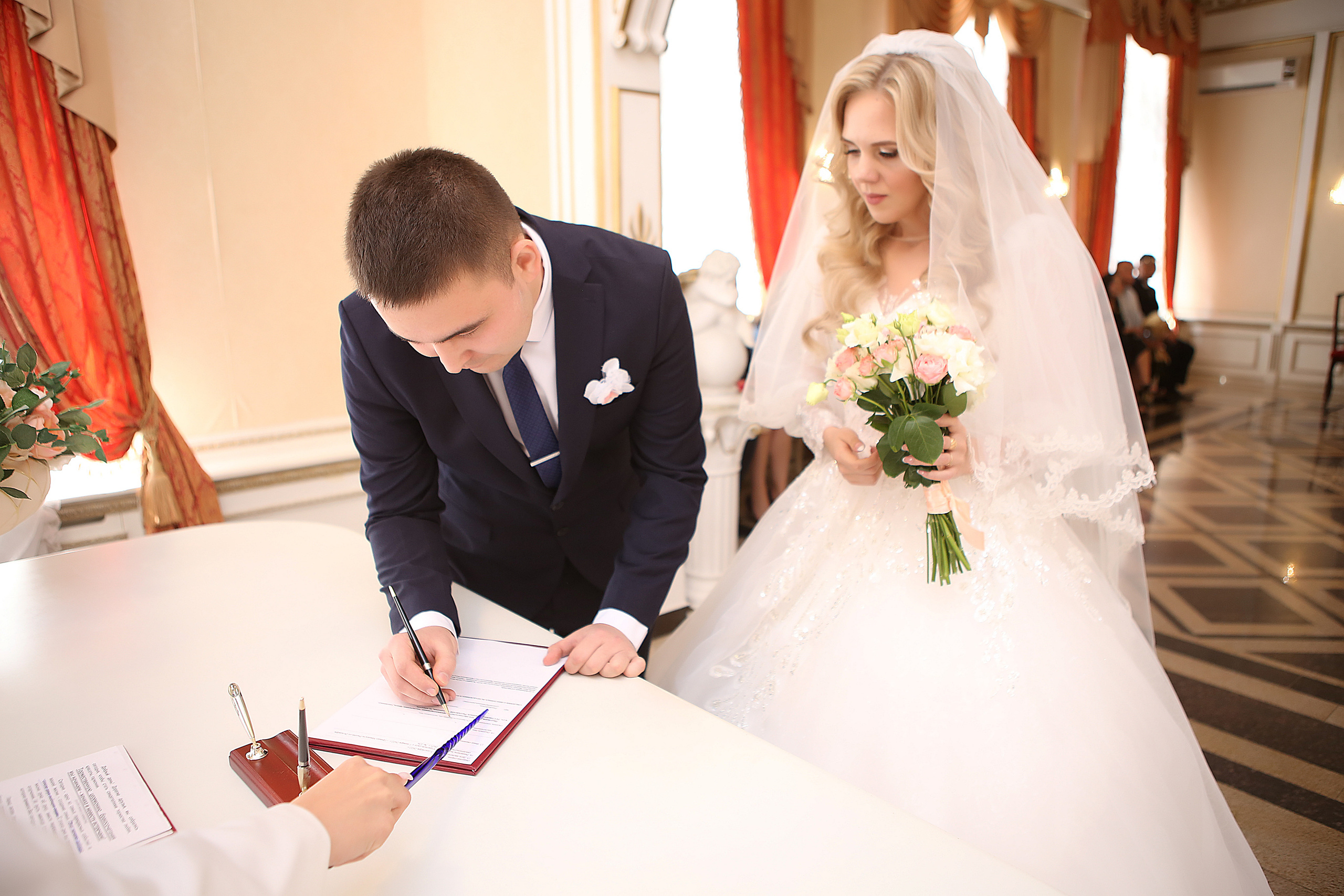 Свадьба: Татьяна и Эдуард (Загс). Свадебный и предметный фотограф Ренат Каламперов