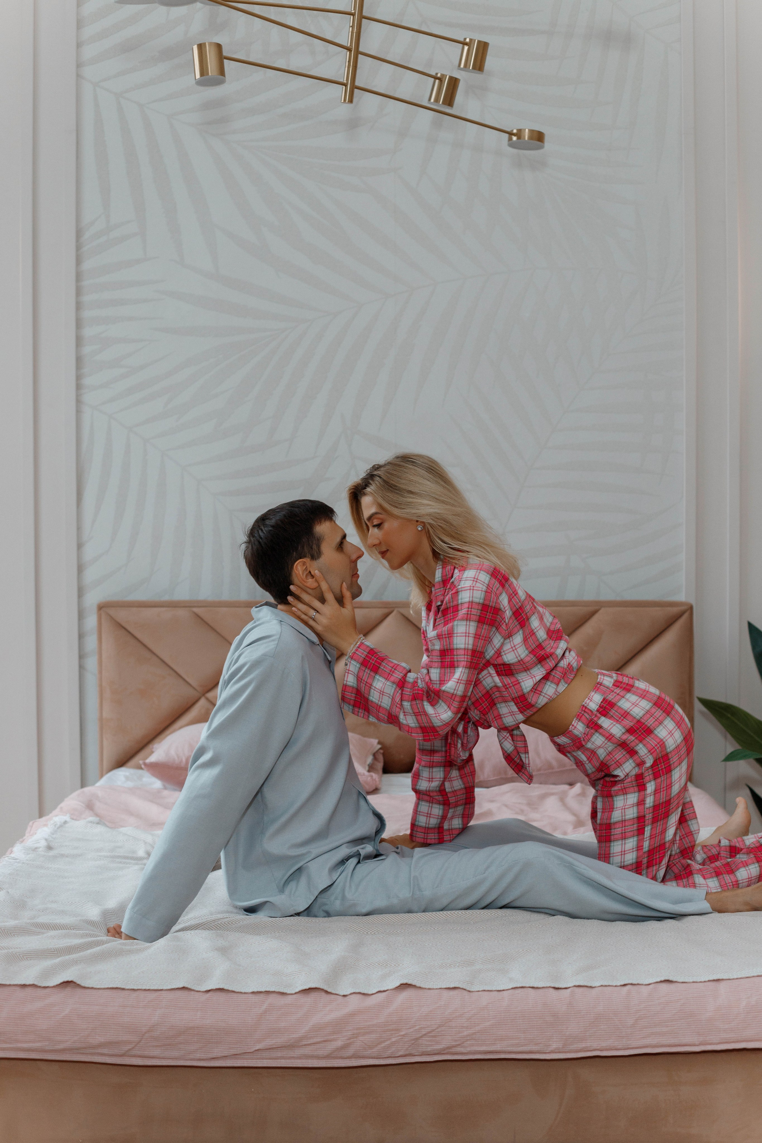 Новогодняя семейная фотосессия в фотостудии Кросс зал Мечта в Москве. Фотограф Александра Сыщенко