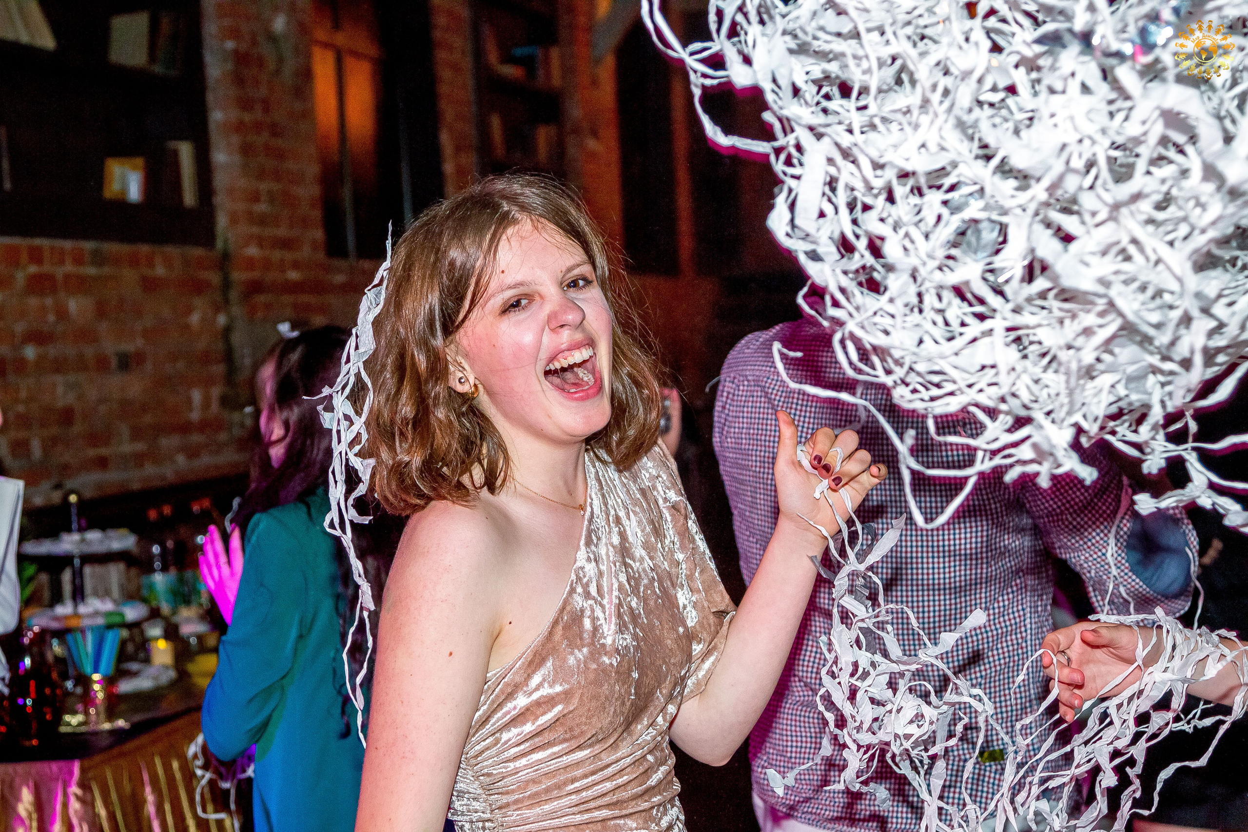 Выпускной 2023 (Школа 548; 9 Ж класс) AG Loft «Библиотека», Москва. Репортажная съемка в Москве и области. Анималистика