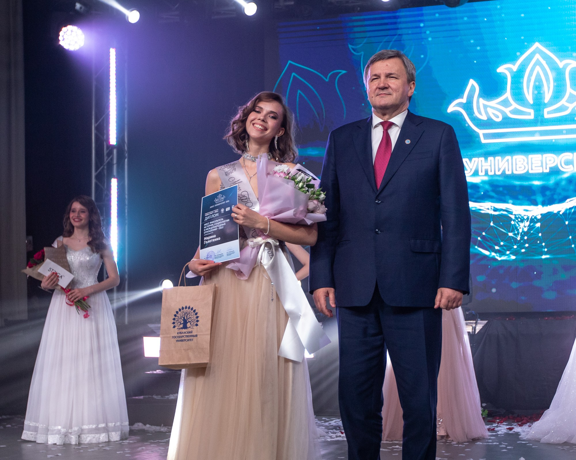 Конкурс красоты Мисс КубГУ 2022. Репортажный, промышленный и маркетплейс-фотограф Дмитрий Чернат