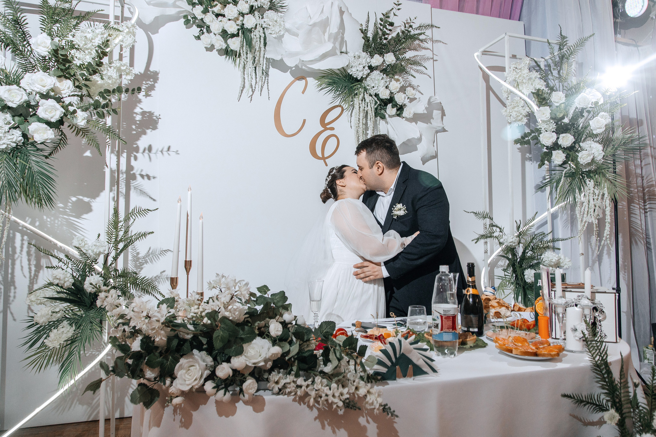 S & E. Street photographer