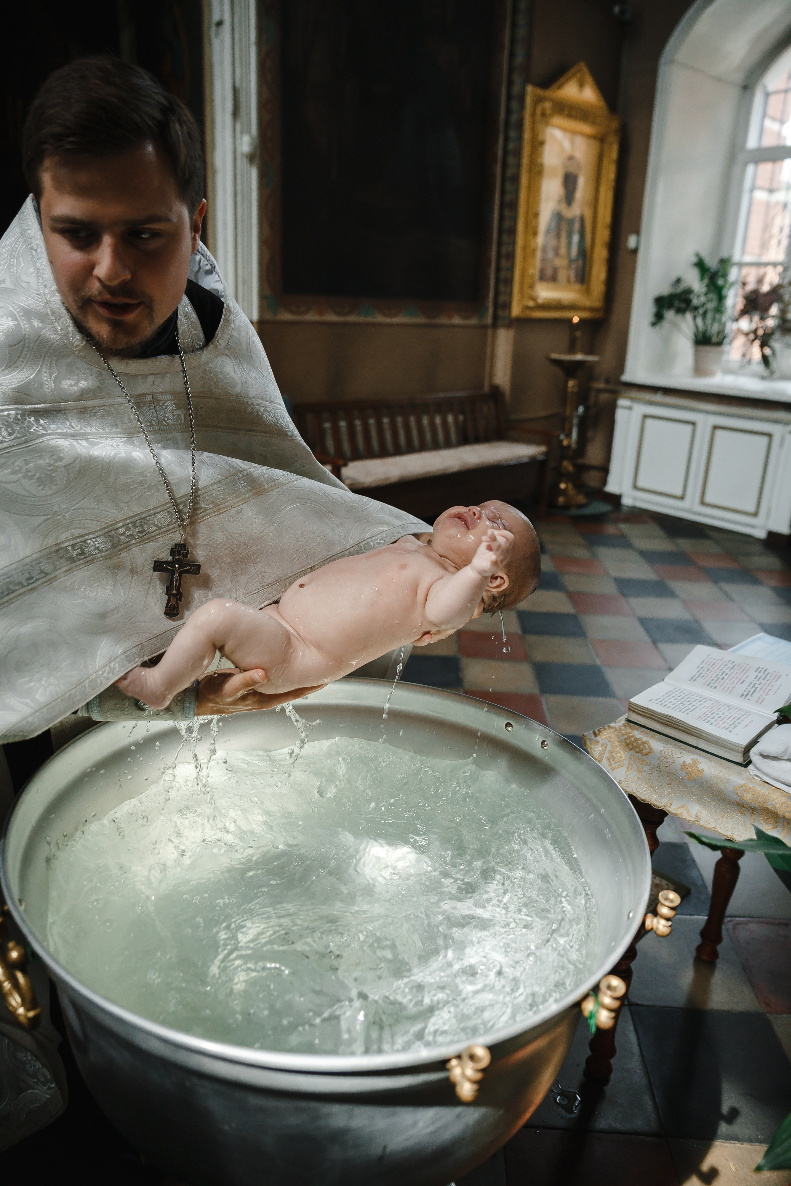 Крещение в храме Спаса Нерукотворного Образа в Б.Свинорье Г.Москвы. Фотограф на Крещение Москва