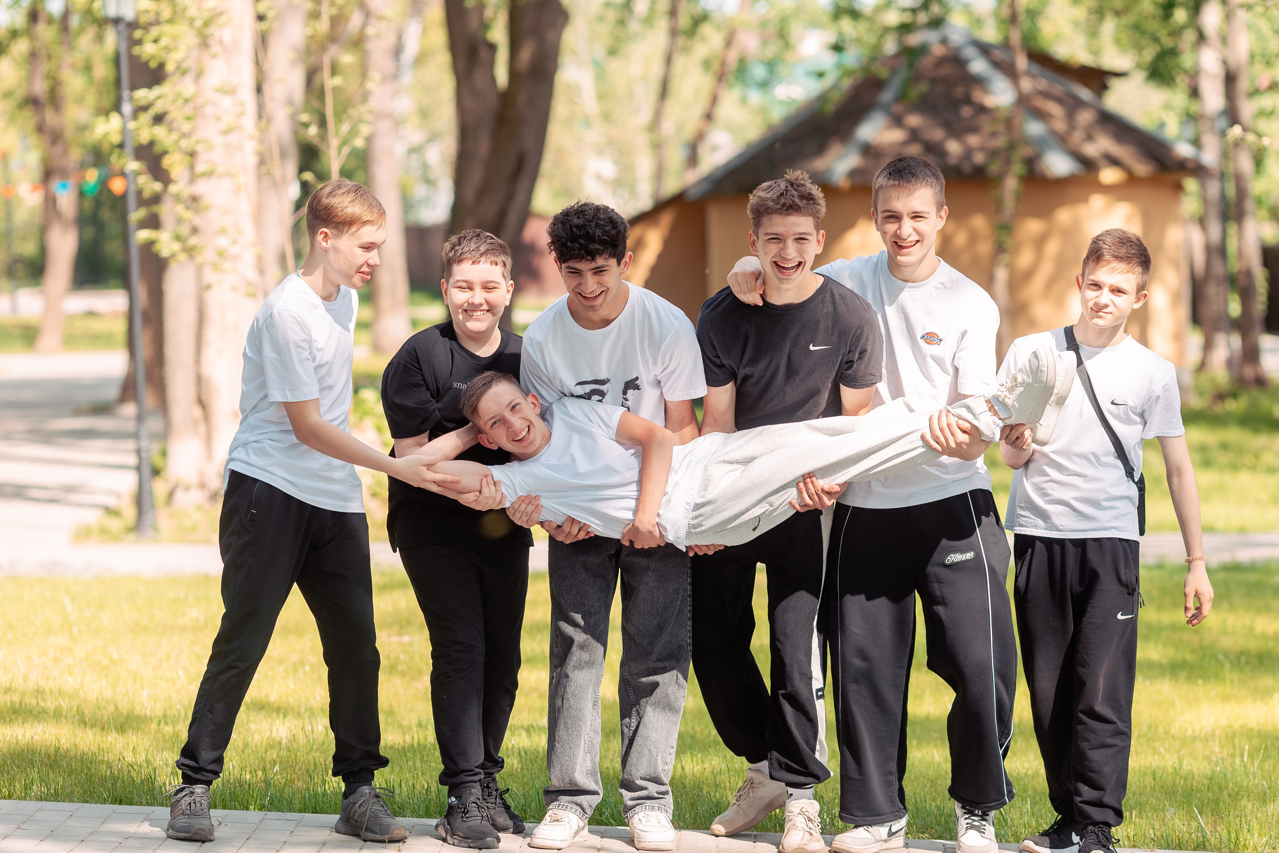 Позирование группы. Выпускные альбомы для детского сада и школы