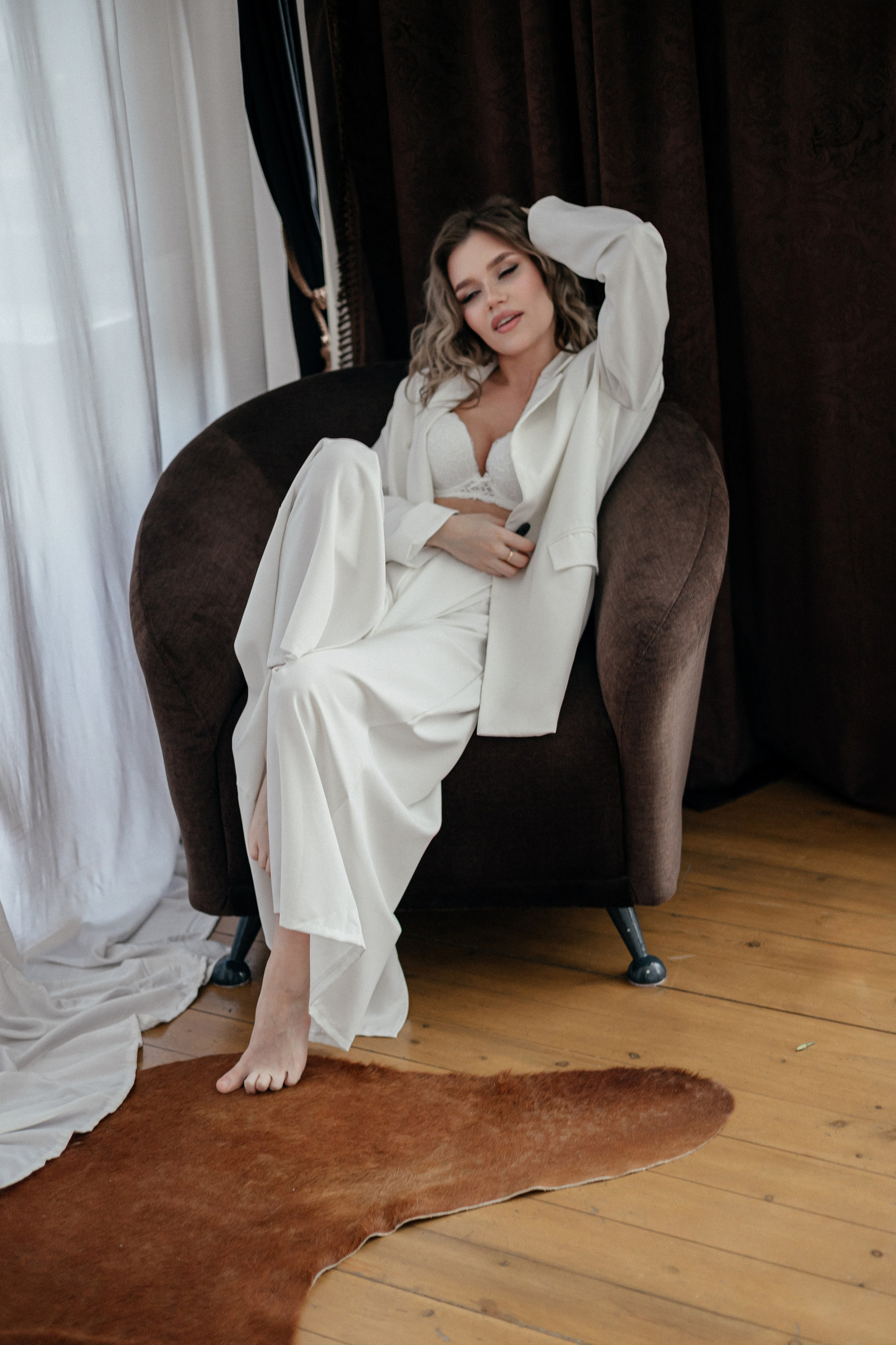 Лиза. белые цветы