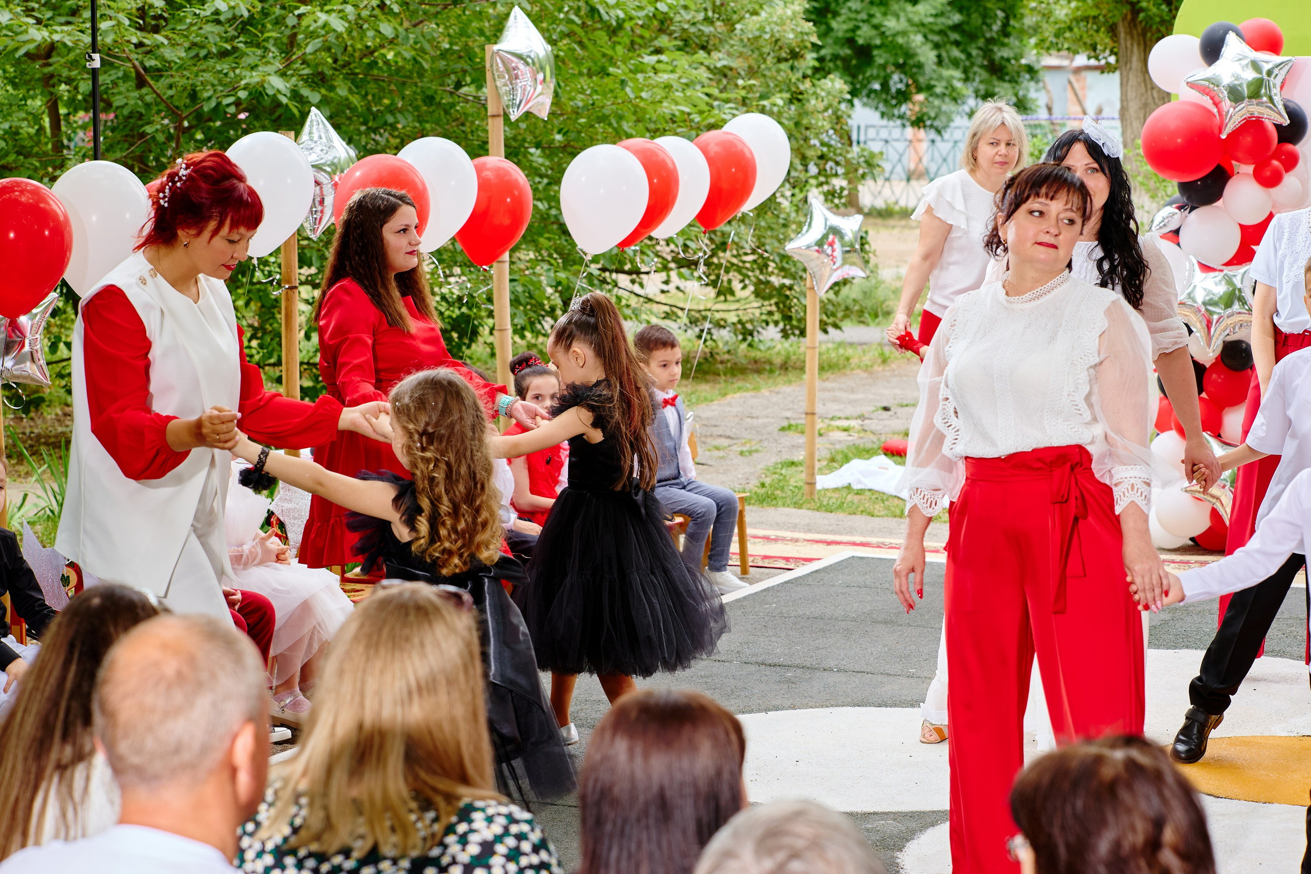 Выпускной 45 сад. Фотограф Выпускные альбомы Таганрог Сергей Коробченко