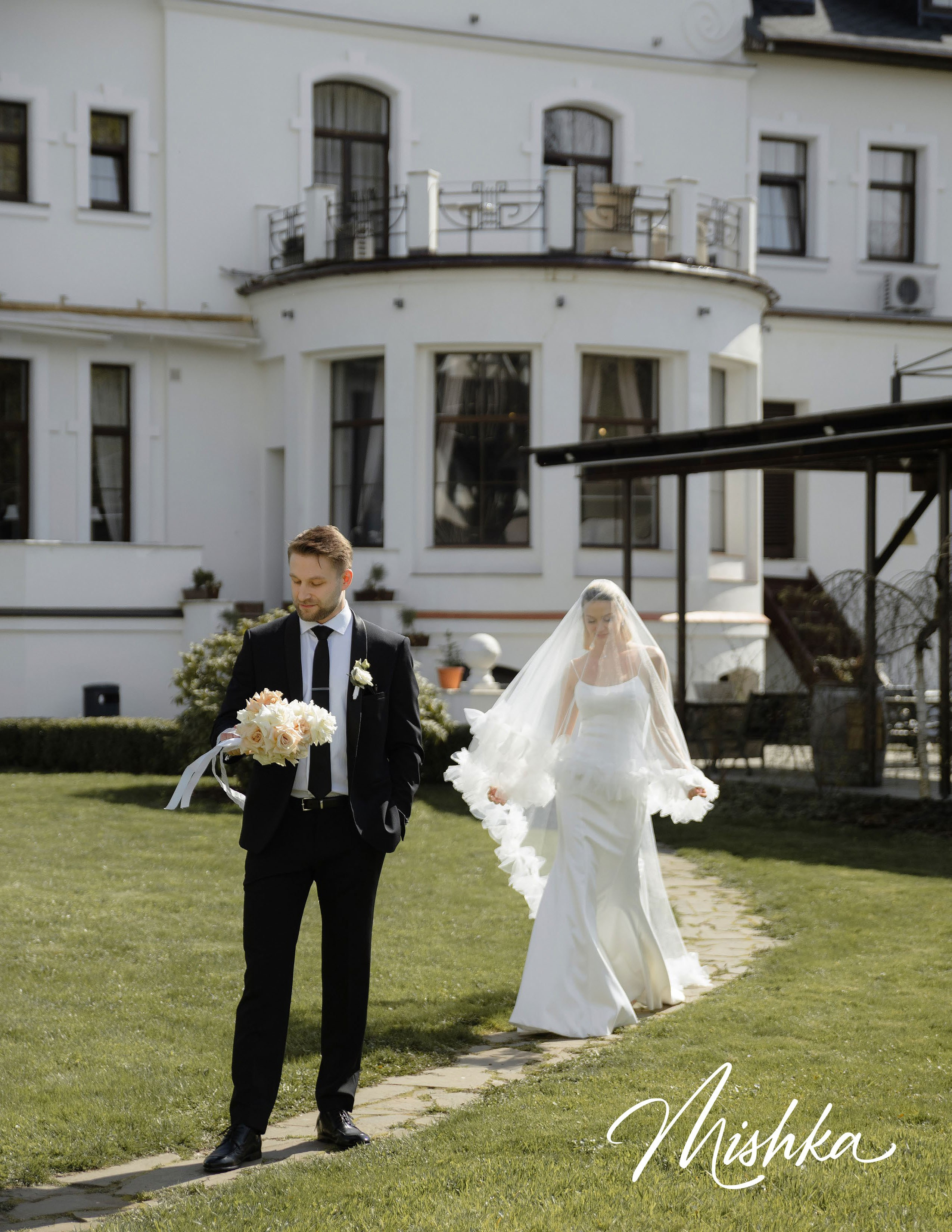 Mishka Wedding Magazine. Свадебный фотограф в Калининграде Кристина Воскобойникова