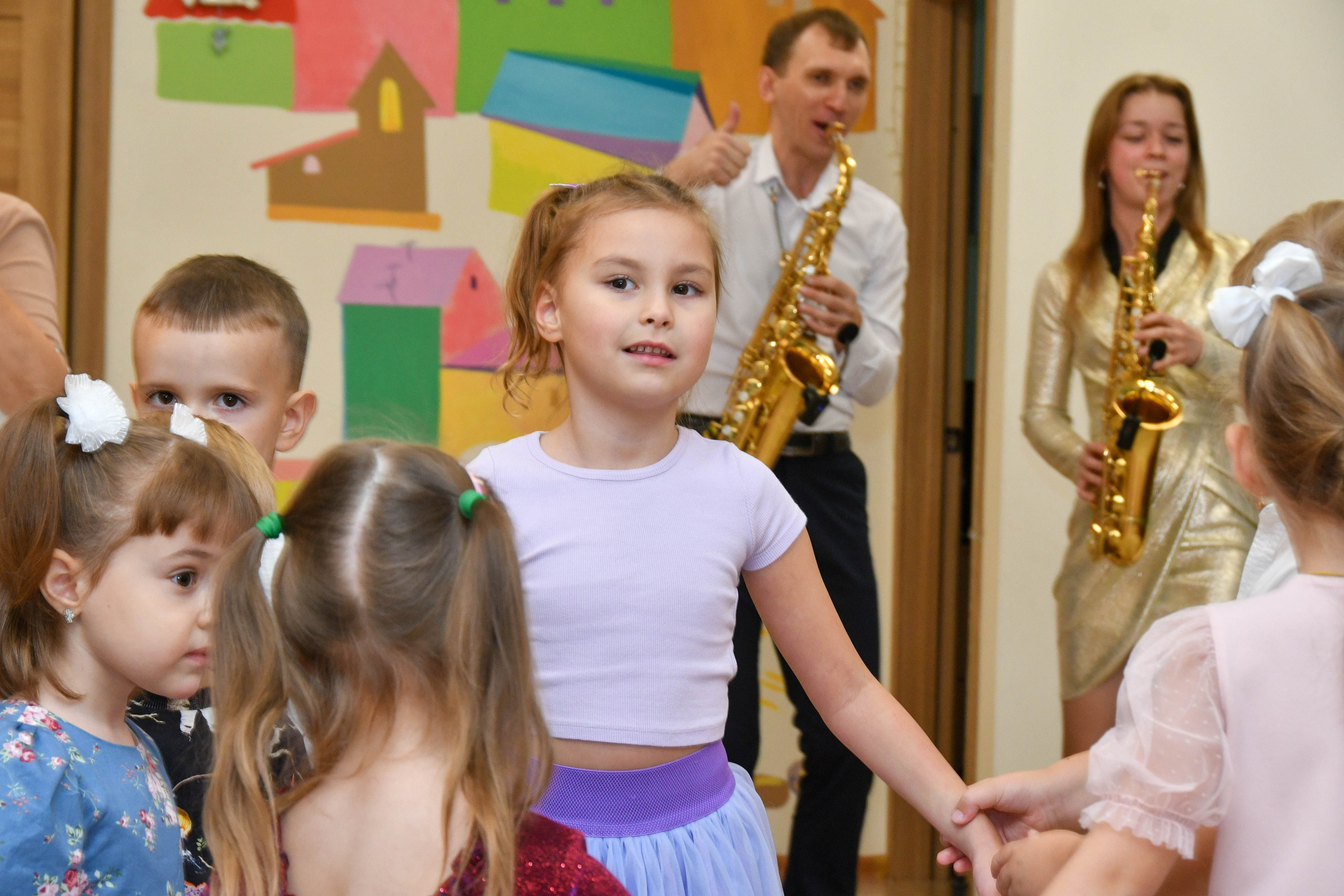 2023 г. День дошкольного работника и прогулка. Репортажный и детский фотограф в Новосибирске