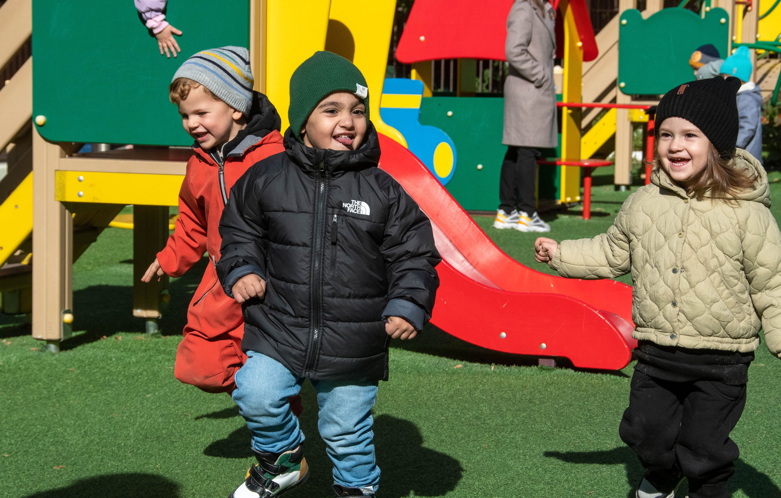 2023 г. День дошкольного работника и прогулка. Репортажный и детский фотограф в Новосибирске