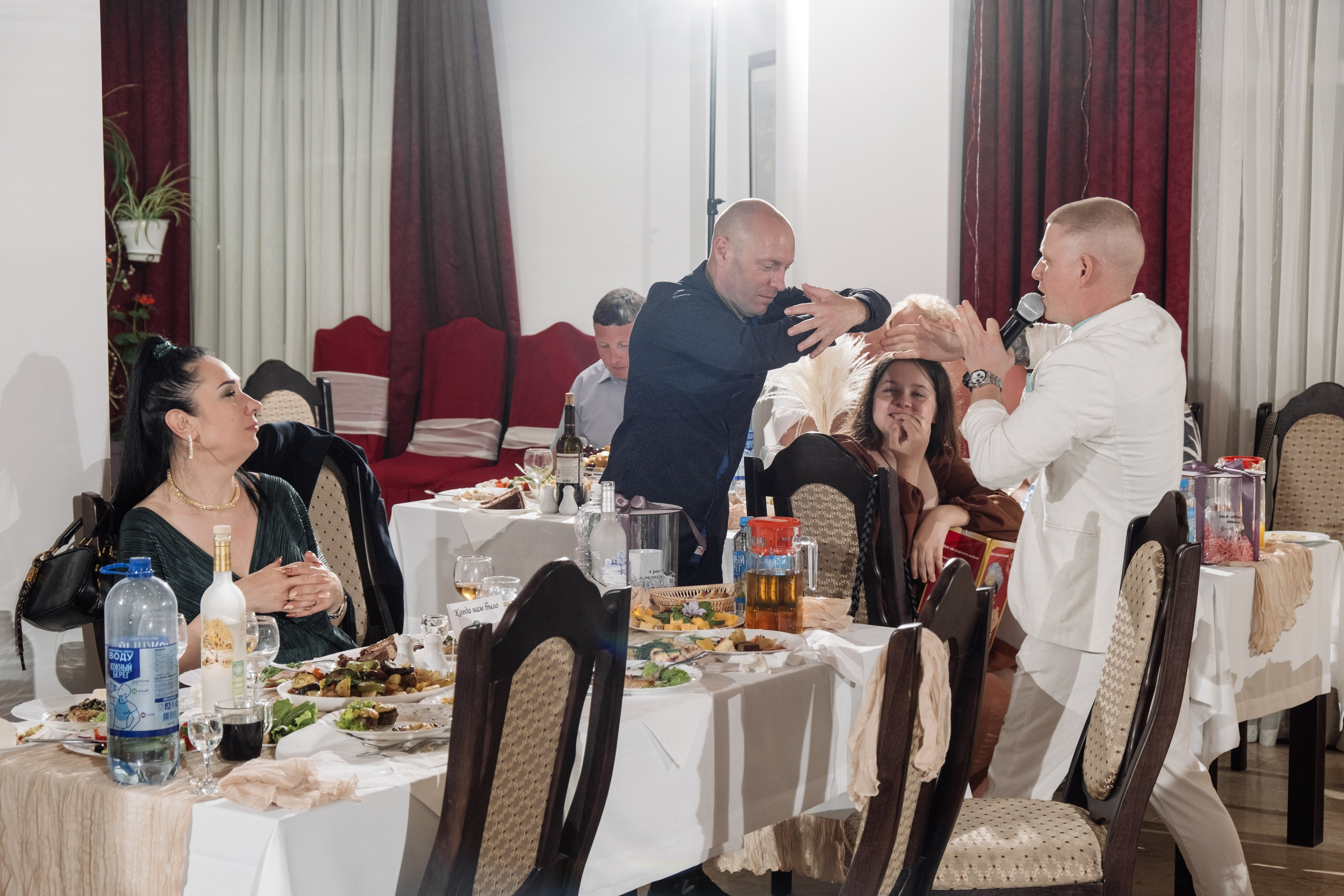 Свадебный ретопртаж. Профессиональная фотосъемка в Крыму. Натуральные эмоции и живые кадры. Забронируйте дату прямо сейчас!