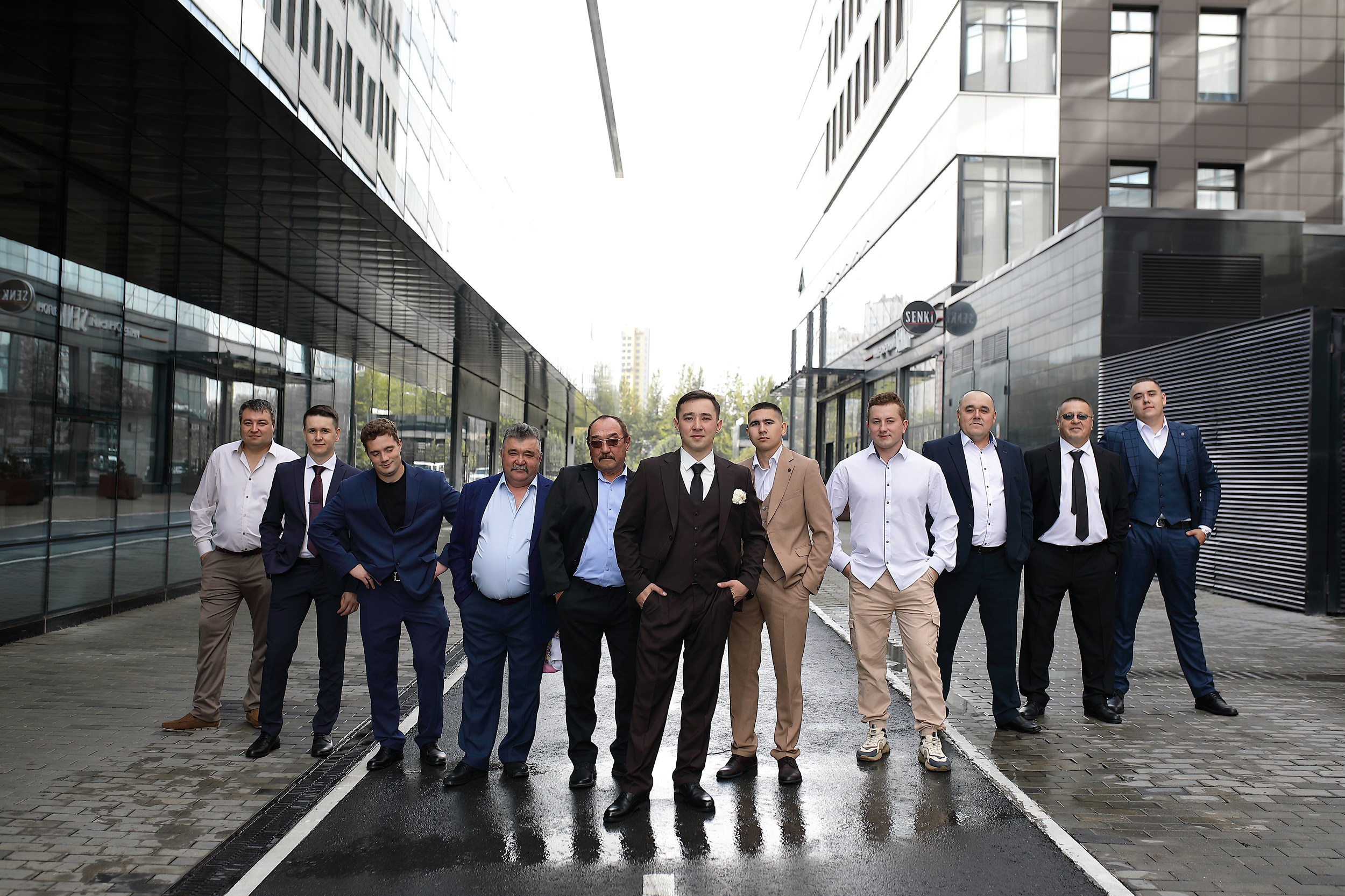 свадебная фотосессия молодоженов в Екатеринбурге клевер парк