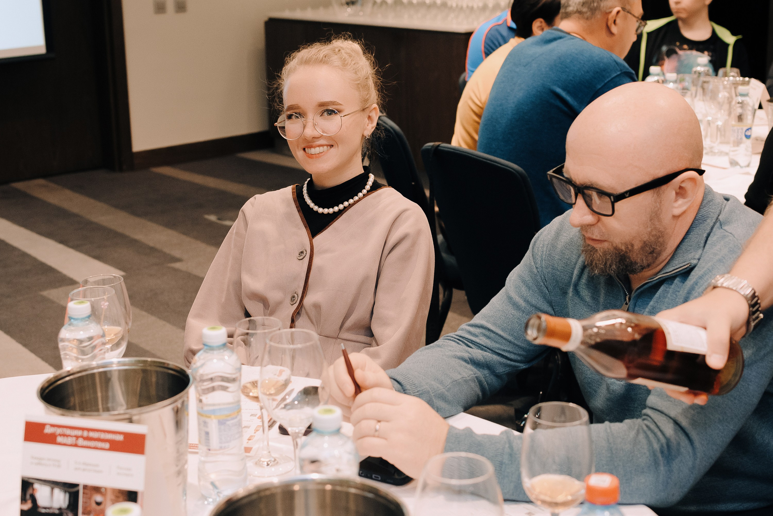 ФЕСТИВАЛЬ ВИНА И КРЕПКИХ НАПИТКОВ МАВТ-ВИНОТЕКА. Репортажный фотограф Зуев Роман г. Челябинск