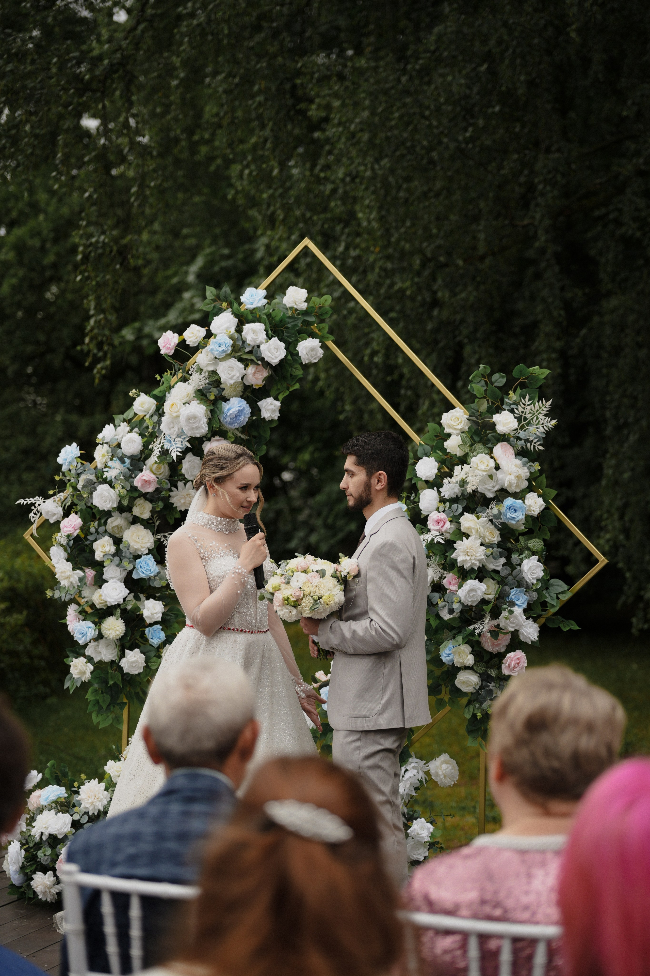 Сборы жениха и невесты, бракосочетание в Савеловском загсе, выездная церемония