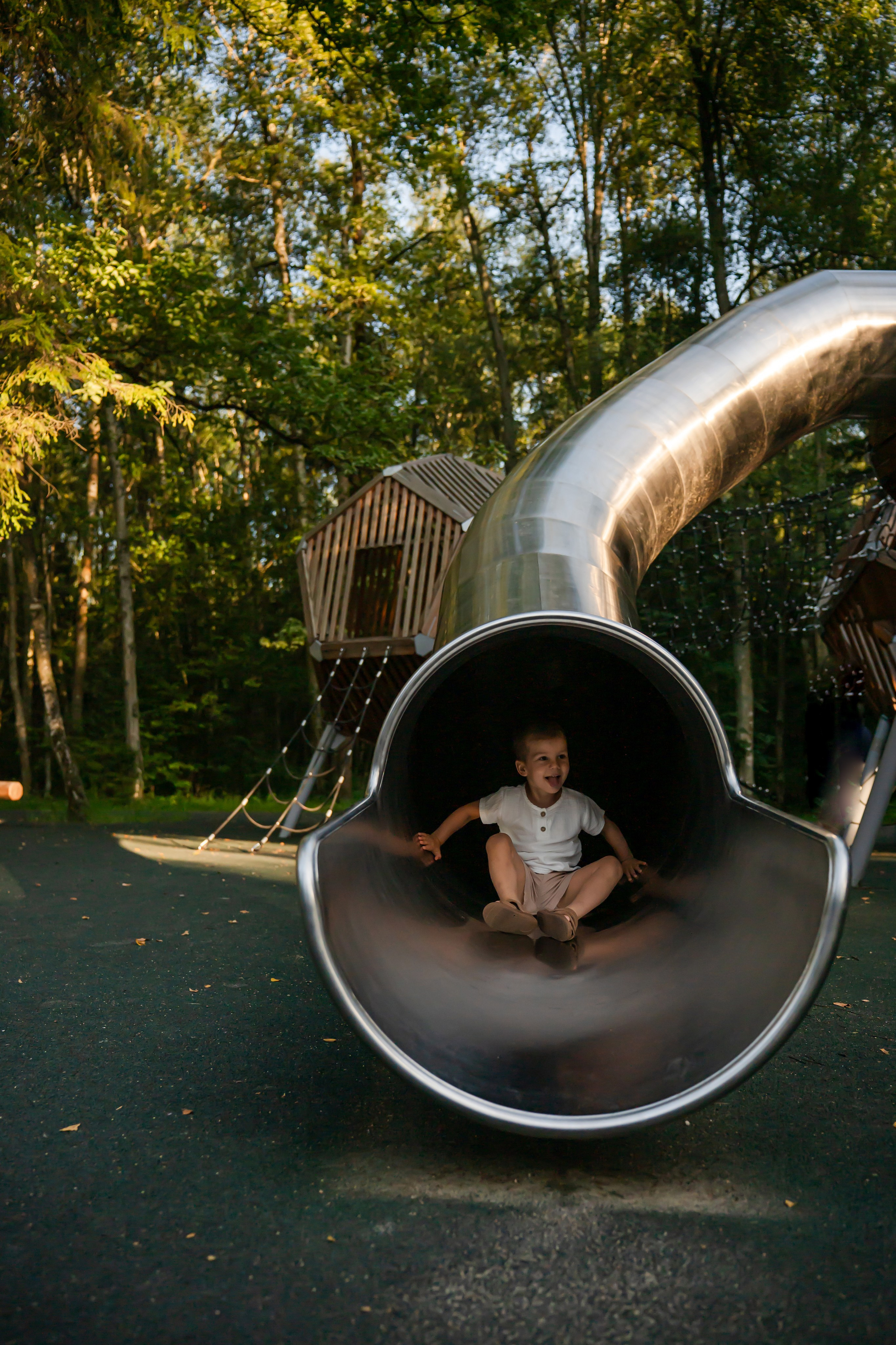 теплая детская атмосферная фотосессия летом в парке. фотограф Людмила Строкова