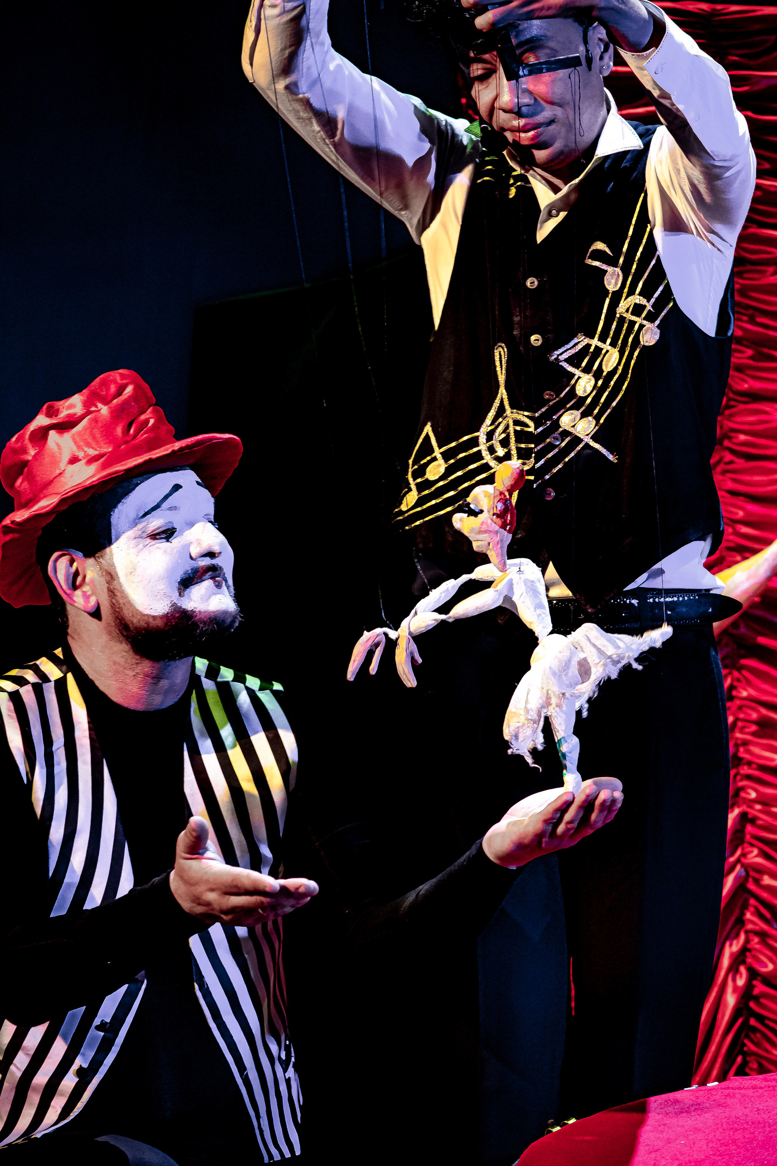 Цирк из Саквояжа спектакль театра САКВОЯЖ. Фотограф в Сочи Юрий Шептаев