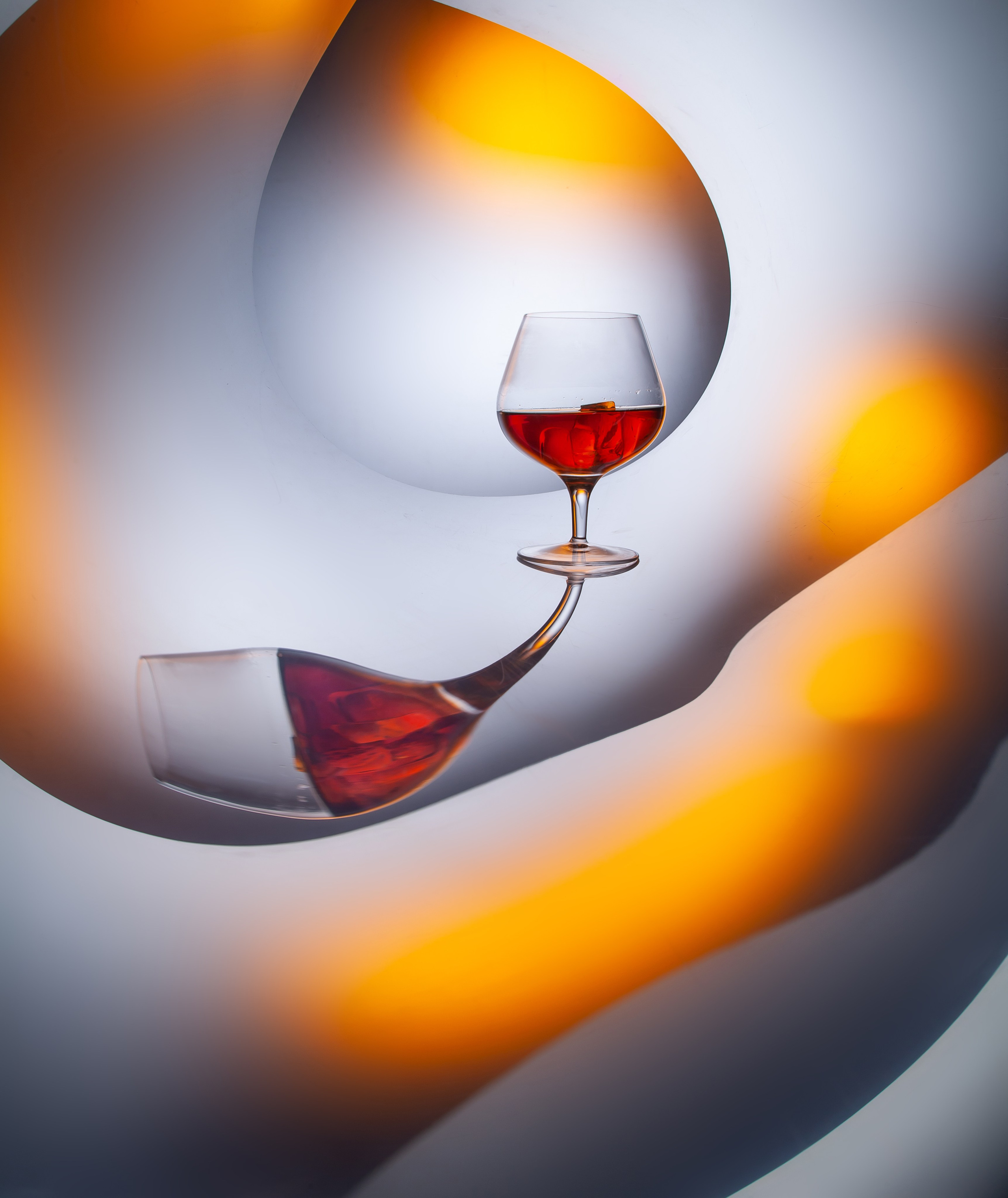 Пьяная чашка. Фотограф Мария Кольцова