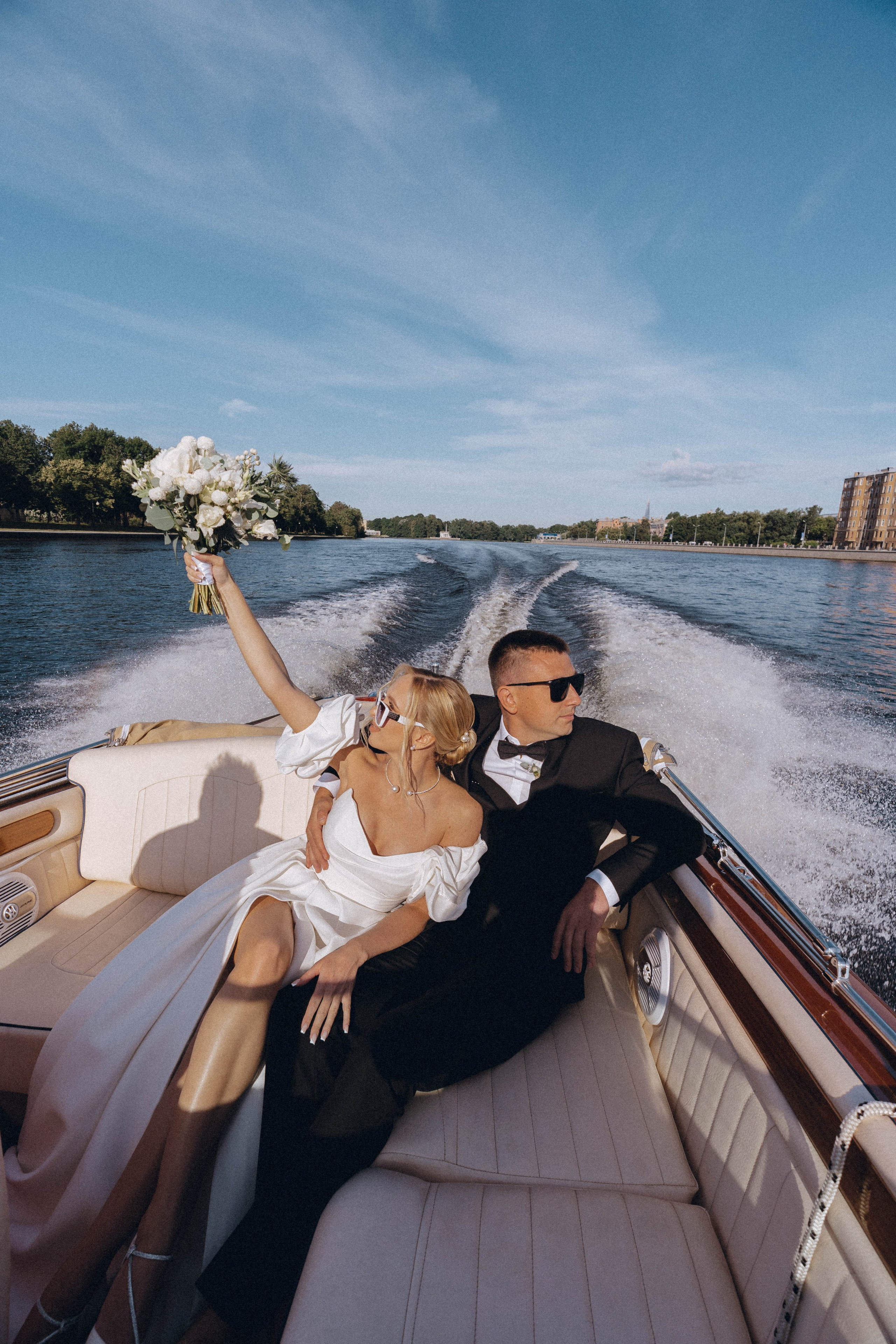 СВАДЕНБНАЯ СЬЕМКА НА КАТЕРЕ ПО КАНАЛАМ САНКТ-ПЕТЕРБУРГА И В АКВАТОРИИ НЕВЫ. Профессиональный фотограф, Санкт-Петербург — Виктория Богомолова