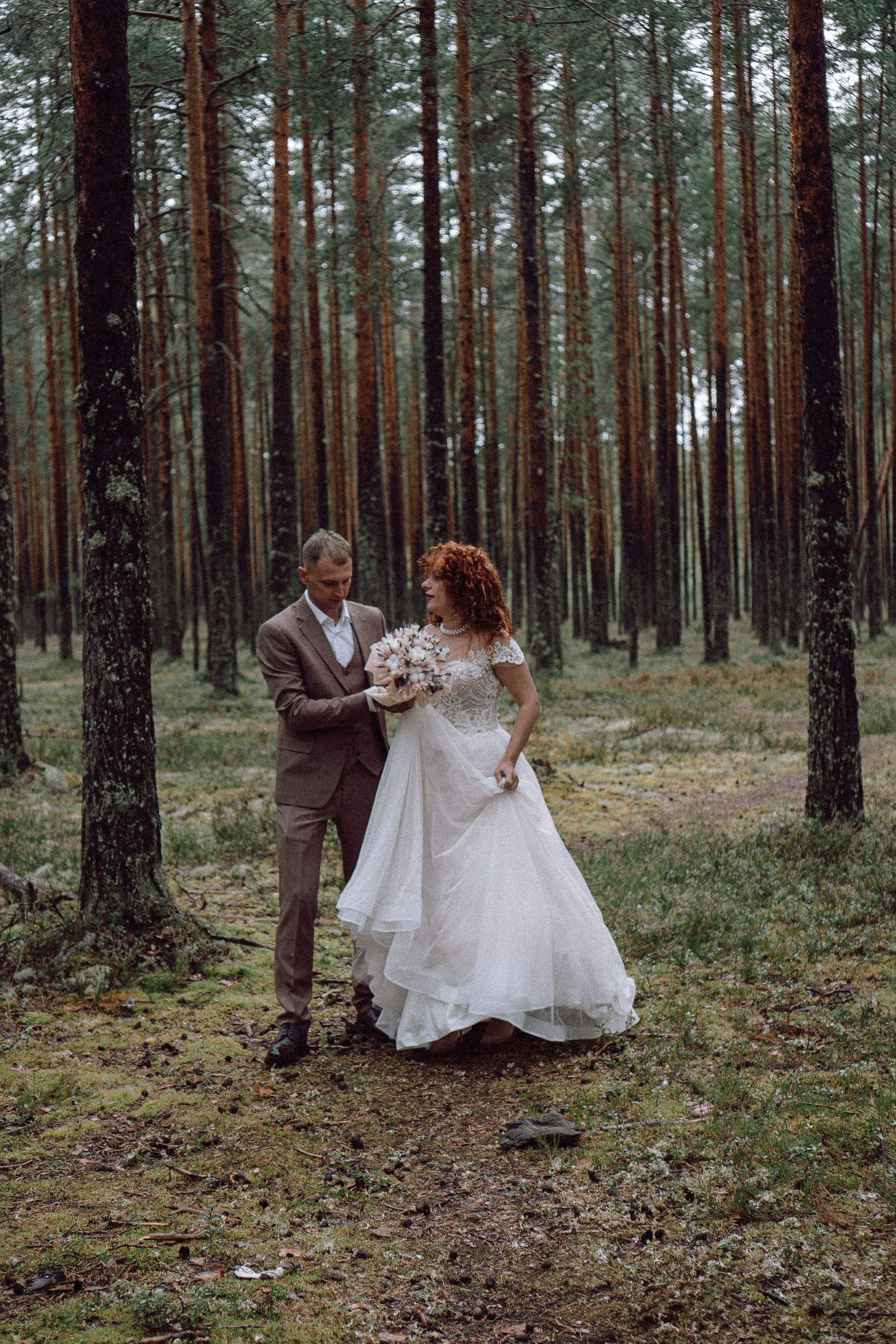 СВАДЕБНАЯ ФОТОСЕССИИЯ ПАРЫ В ГОРОДЕ ПРИОЗЕРСК В СОСНОВОМ ЛЕСУ И С ПИКАПОМ. Профессиональный фотограф, Санкт-Петербург — Виктория Богомолова