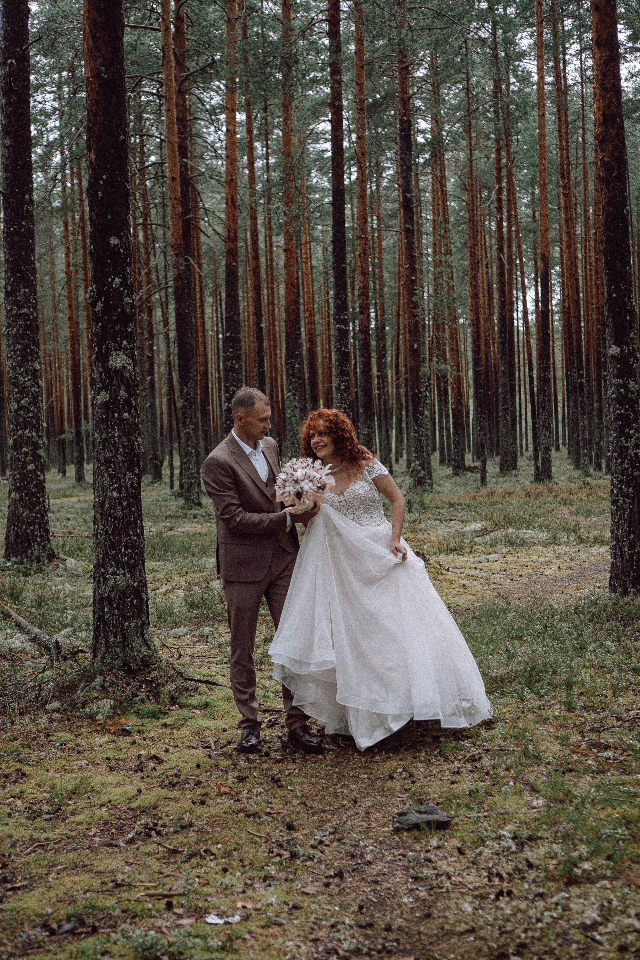 СВАДЕБНАЯ ФОТОСЕССИИЯ ПАРЫ В ГОРОДЕ ПРИОЗЕРСК В СОСНОВОМ ЛЕСУ И С ПИКАПОМ. Профессиональный фотограф, Санкт-Петербург — Виктория Богомолова