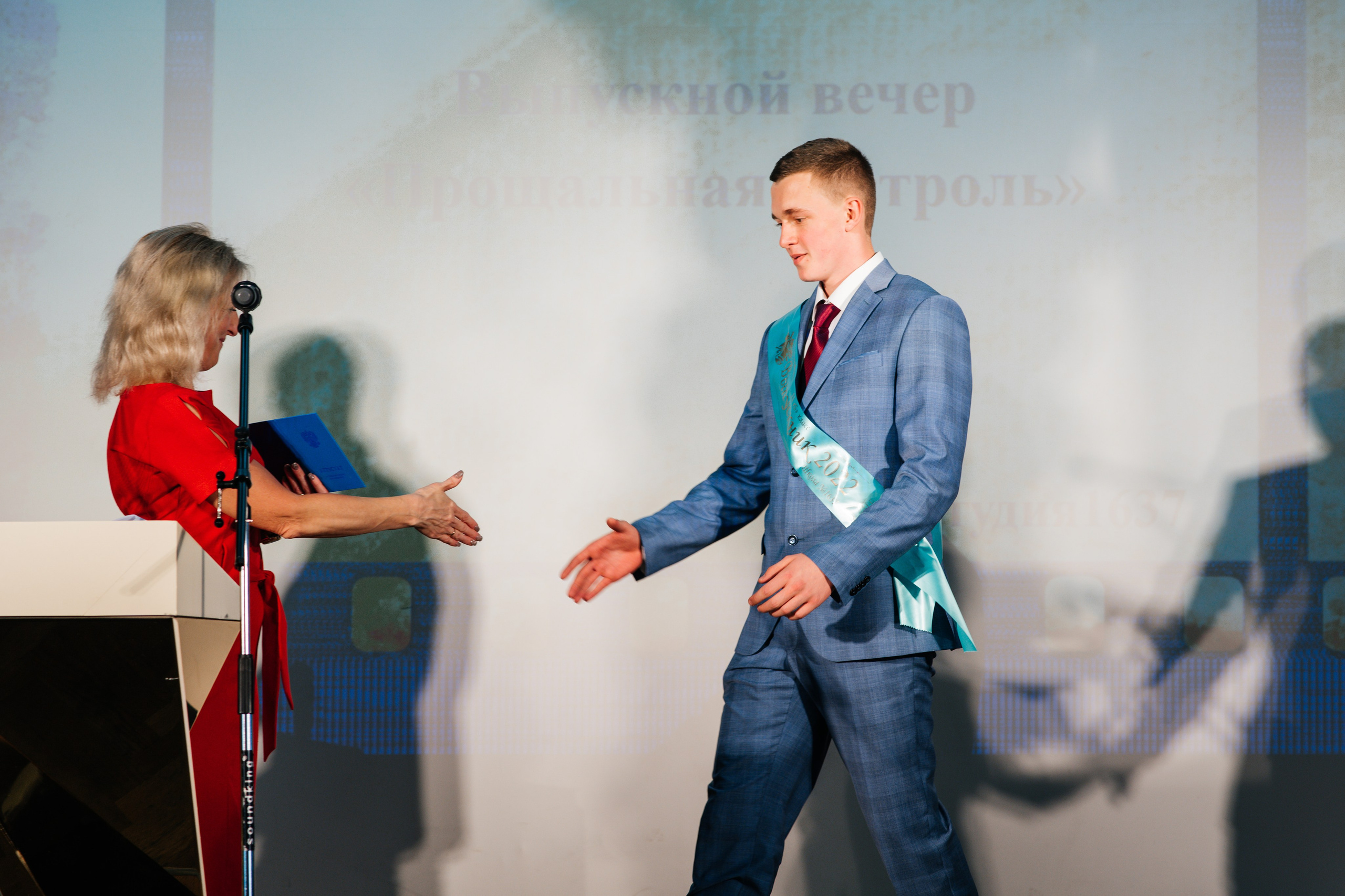 Вручение аттестатов. Выпускные альбомы в Подольске Москве и МО