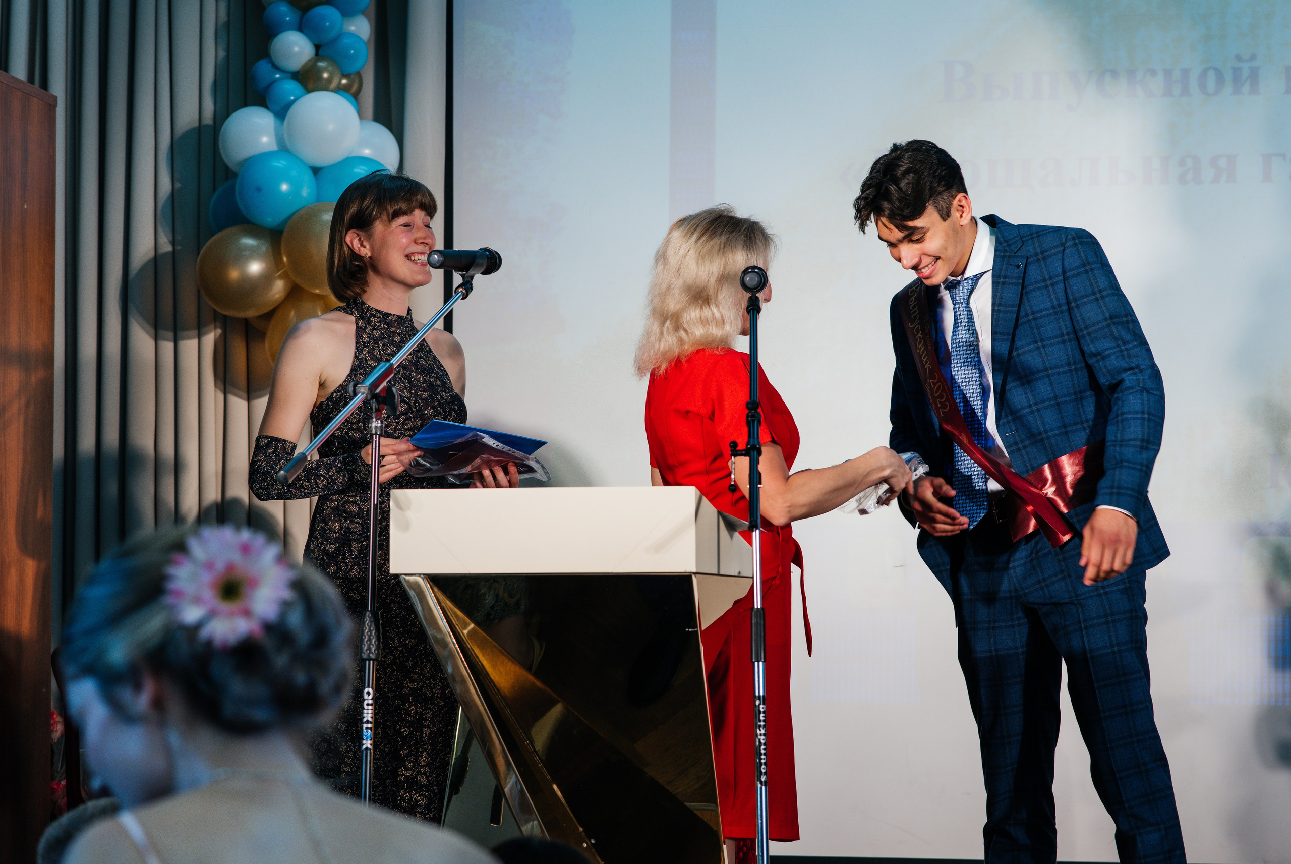 Вручение аттестатов. Выпускные альбомы в Подольске Москве и МО