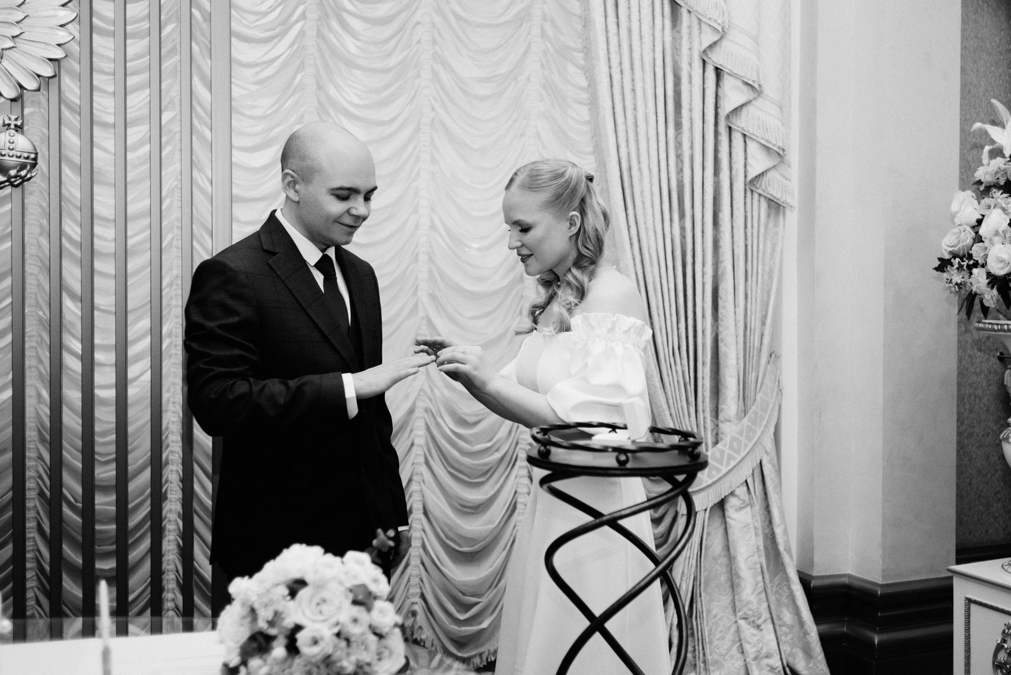 Свадебный фотограф в Тюмени — Фотосессия Максима и Лизы на крыше и в студии. Портретный фотограф Тюмень Дарья Мустафина