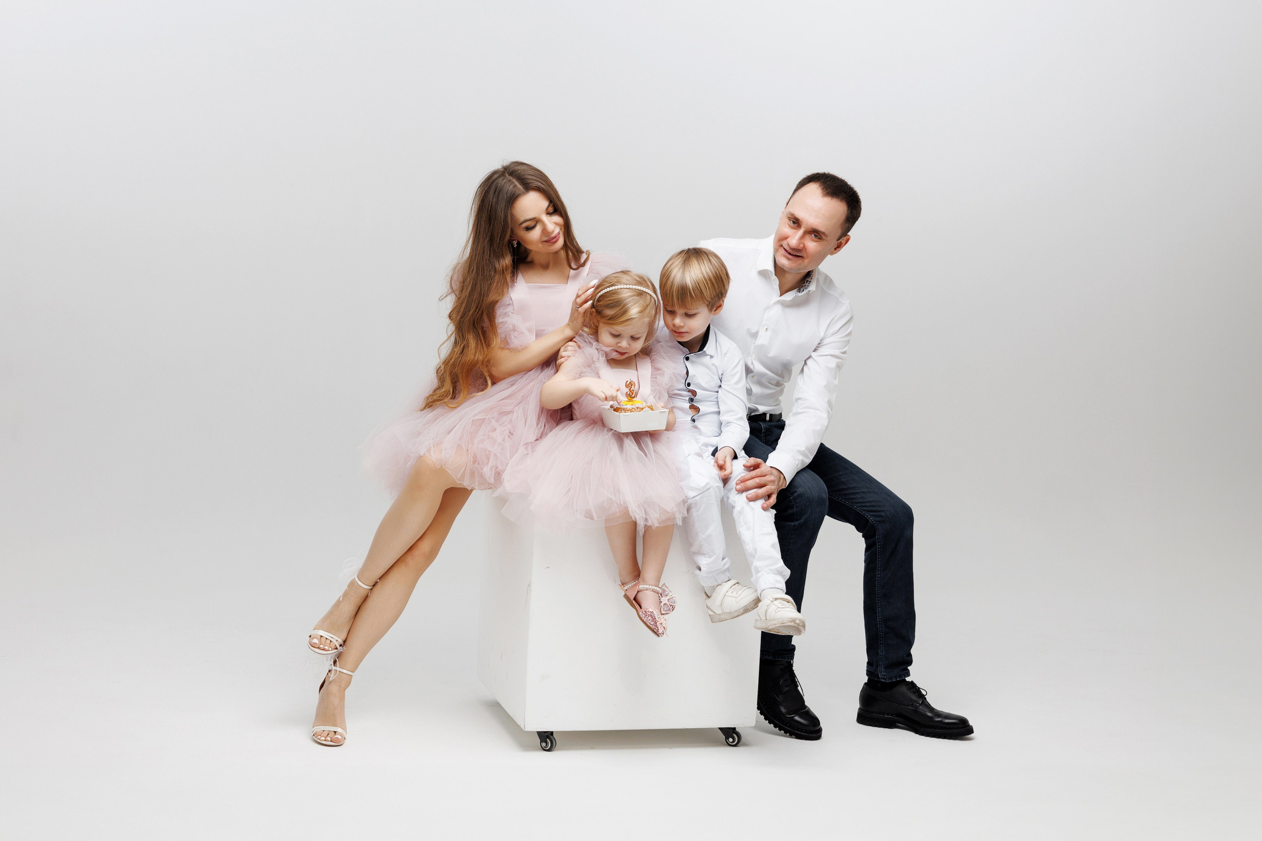 Съемка Дня Рождения Алисы в фотостудии CROSS-STUDIO зал IDEAL. Свадебный и семейный фотограф в Москве и МО Елена Агапова