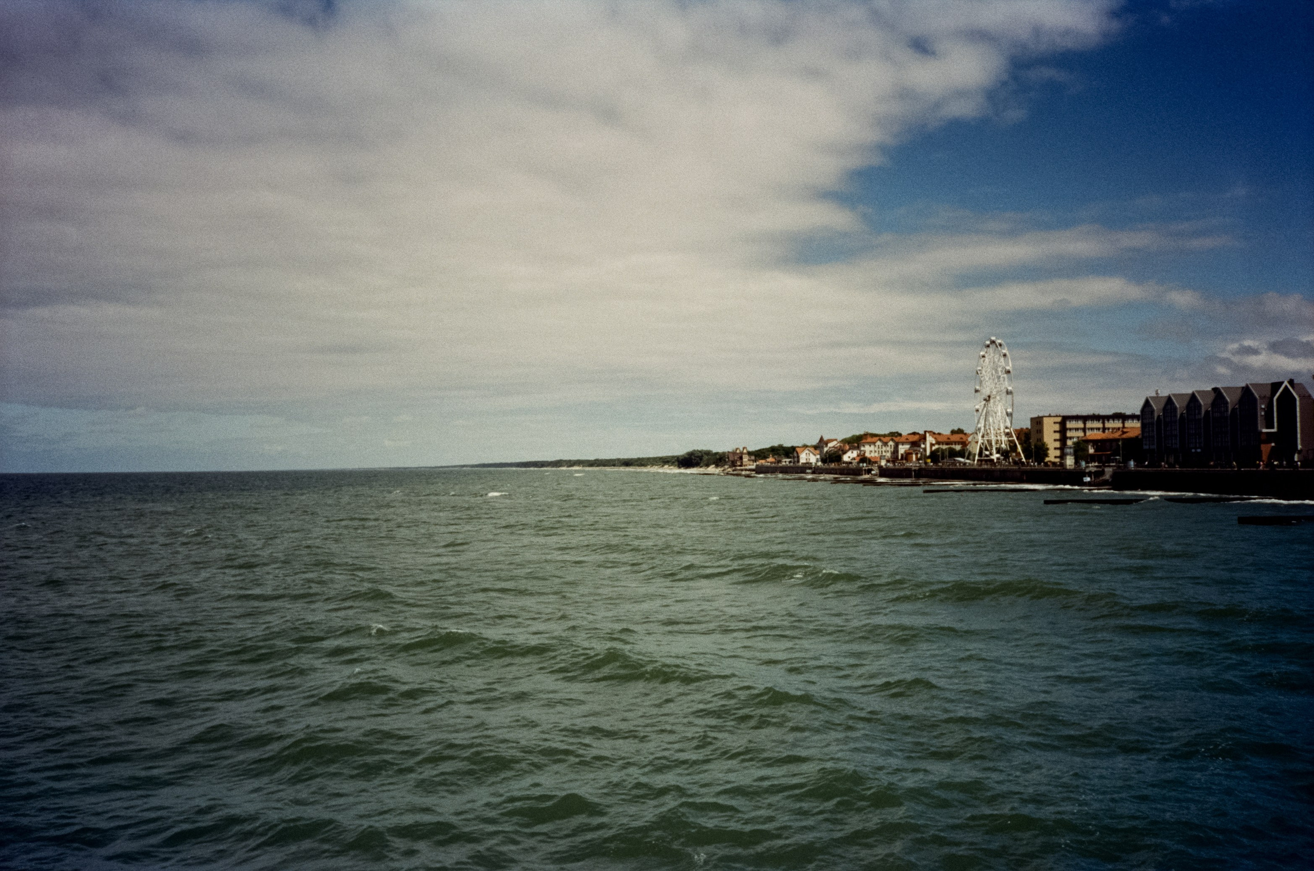 Зеленоградск. Море, пирс и вид на Куршскую косу. Фотограф-документалист Мария Осокина