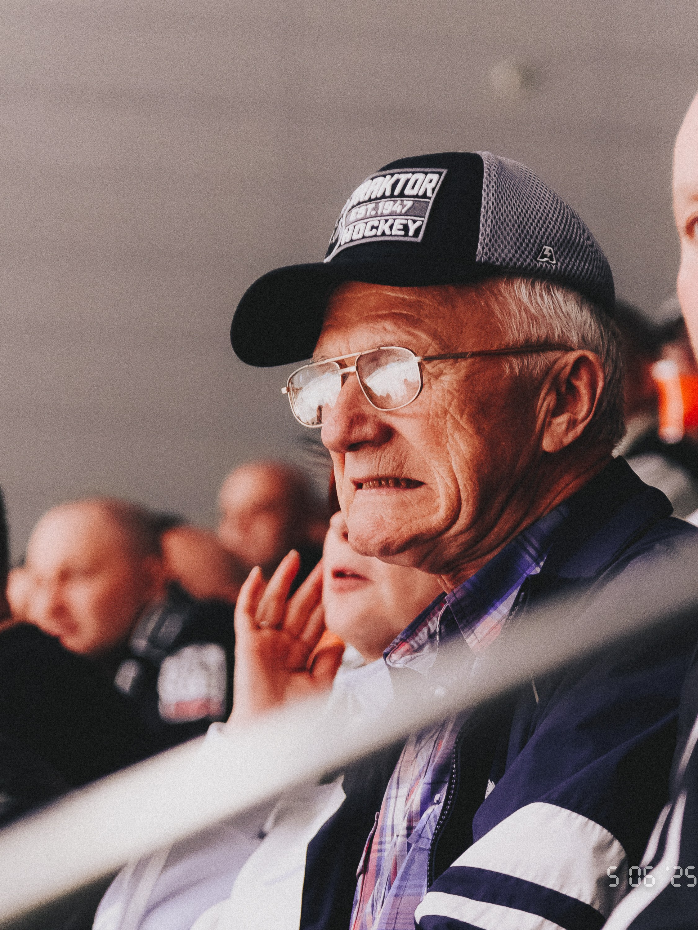 ТРАКТОР Х ДИНАМО (атмосфера). Репортажный фотограф Макс Брагин