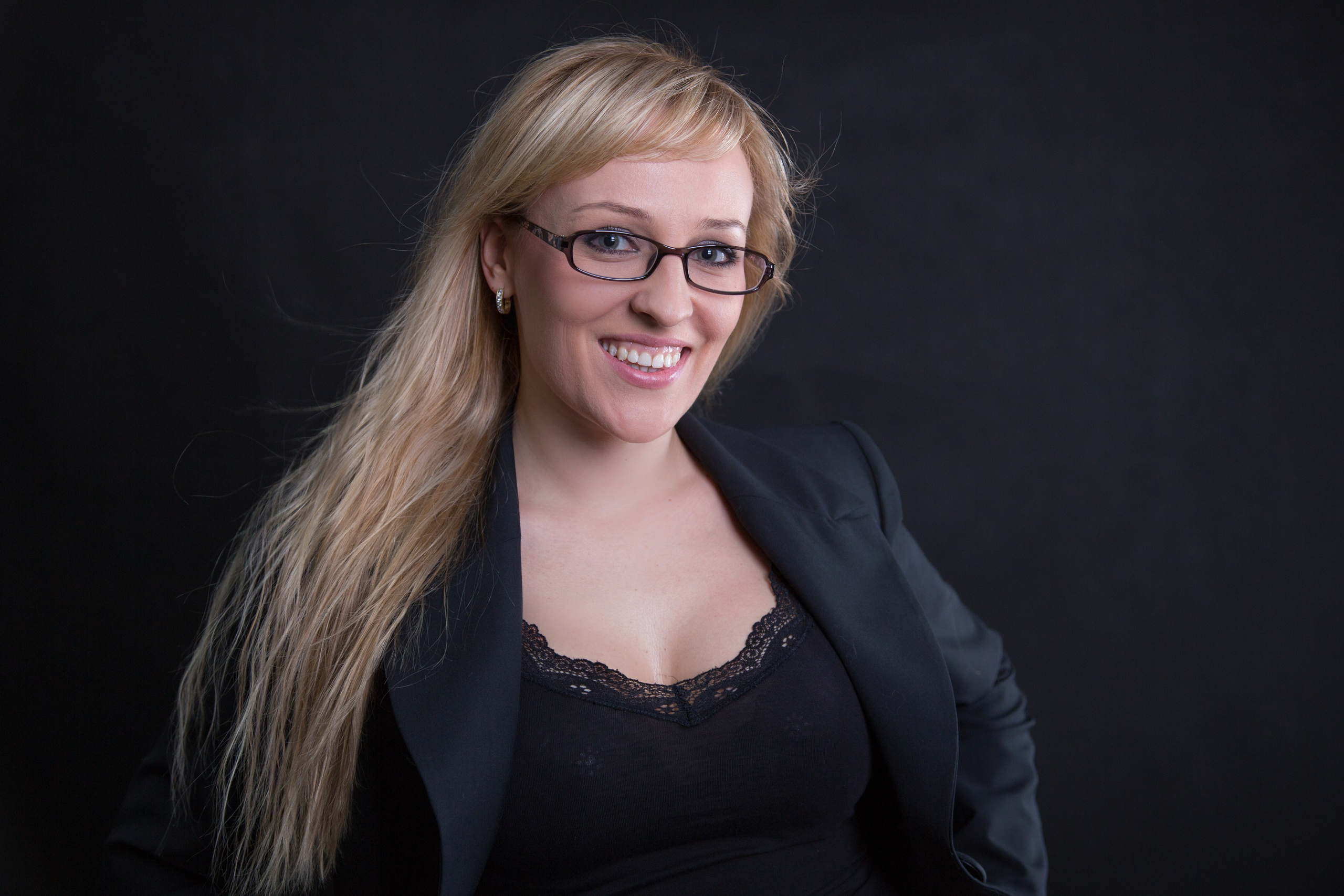 Съемка в студии красивой девушки в Воронеже. Свадебный и семейный фотограф в Воронеже Андрей Валин