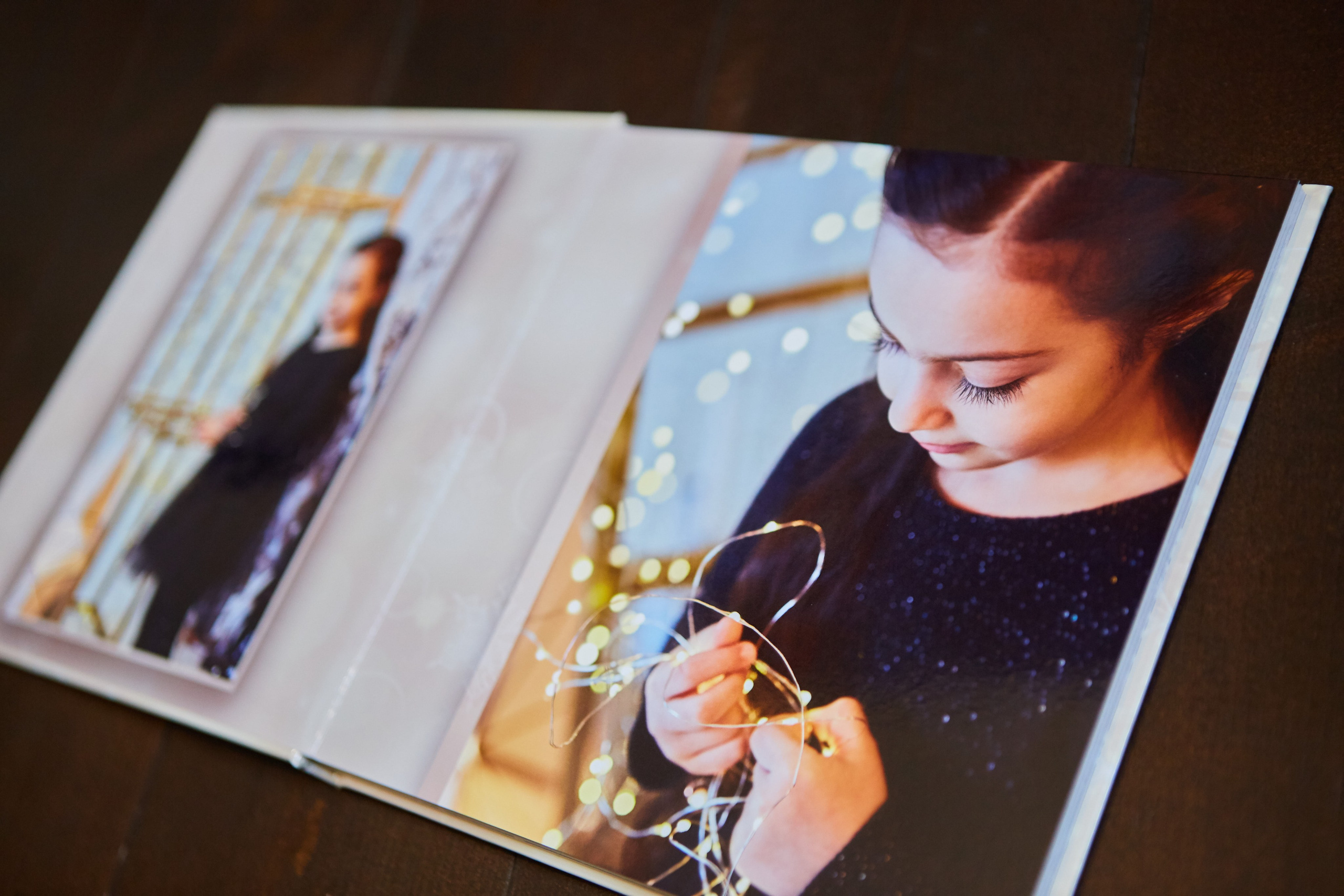 Трое красивых деток в стильном новогоднем интерьере. Фотохудожник Наталия Кирсанова