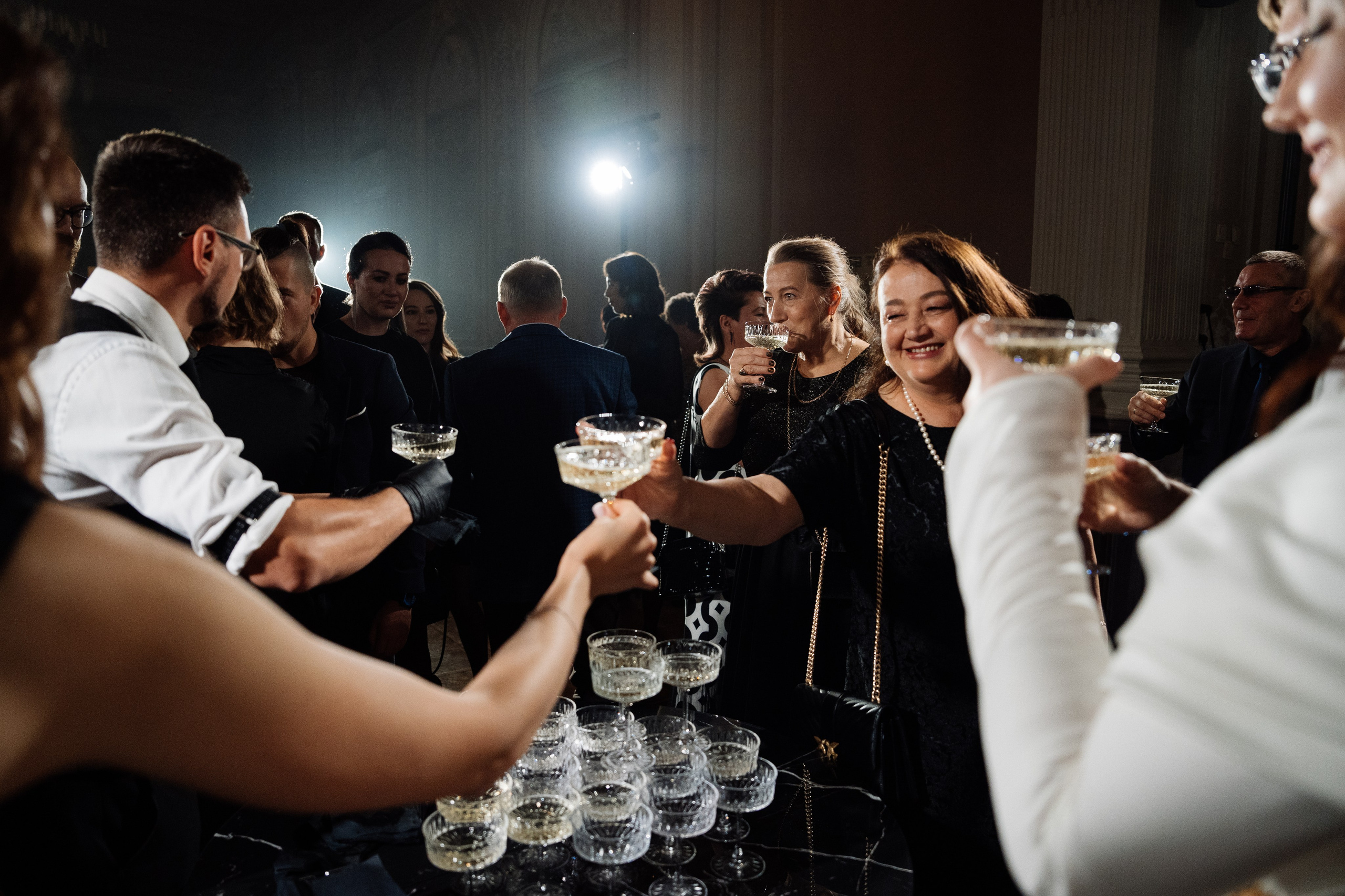 Современная свадьба во дворце. Свадебный фотограф организатор в Санкт-Петербурге Ассоль Опарина