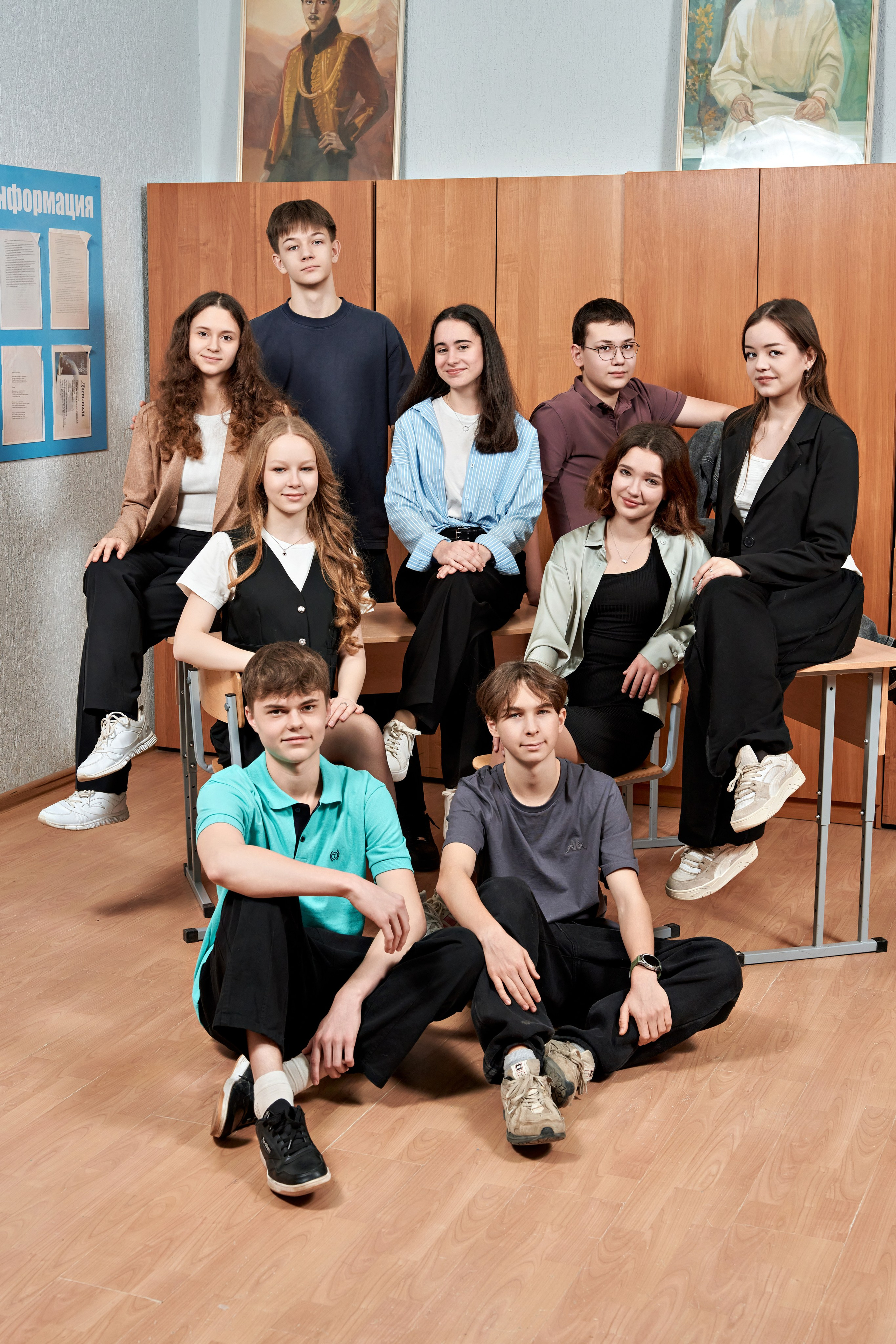 Выпускные альбомы в Калуге. Фотосъёмка в школе. Лицей № 9 имени К. Э. Циолковского. Фотограф Меняйло Евгений. Свадьба. Портрет. Репортаж. Семья. Контент