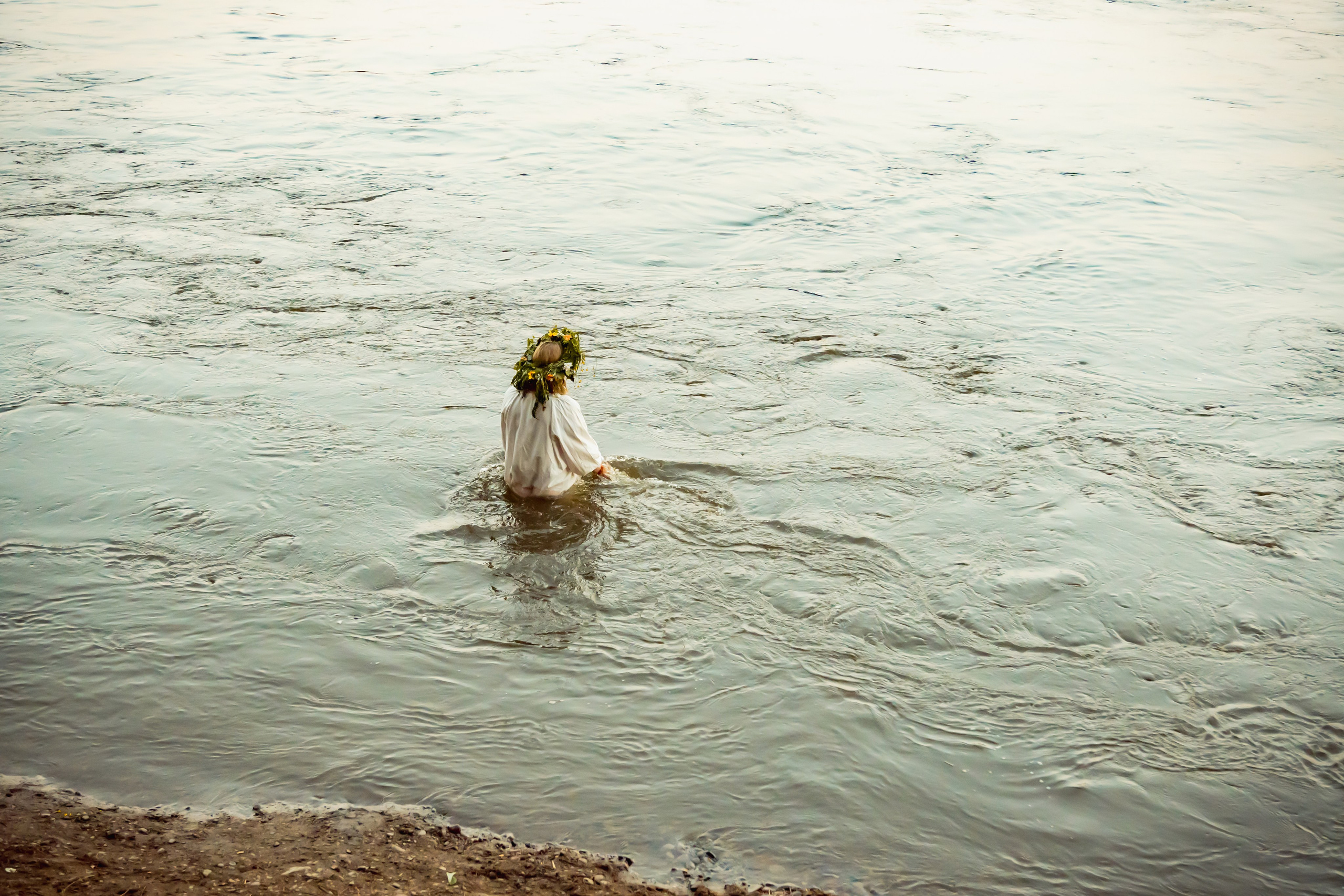 Белорусское Купалье. Занимаюсь профессиональной фотографией и живу рядом с Байкалом. Работаю в разных жанрах