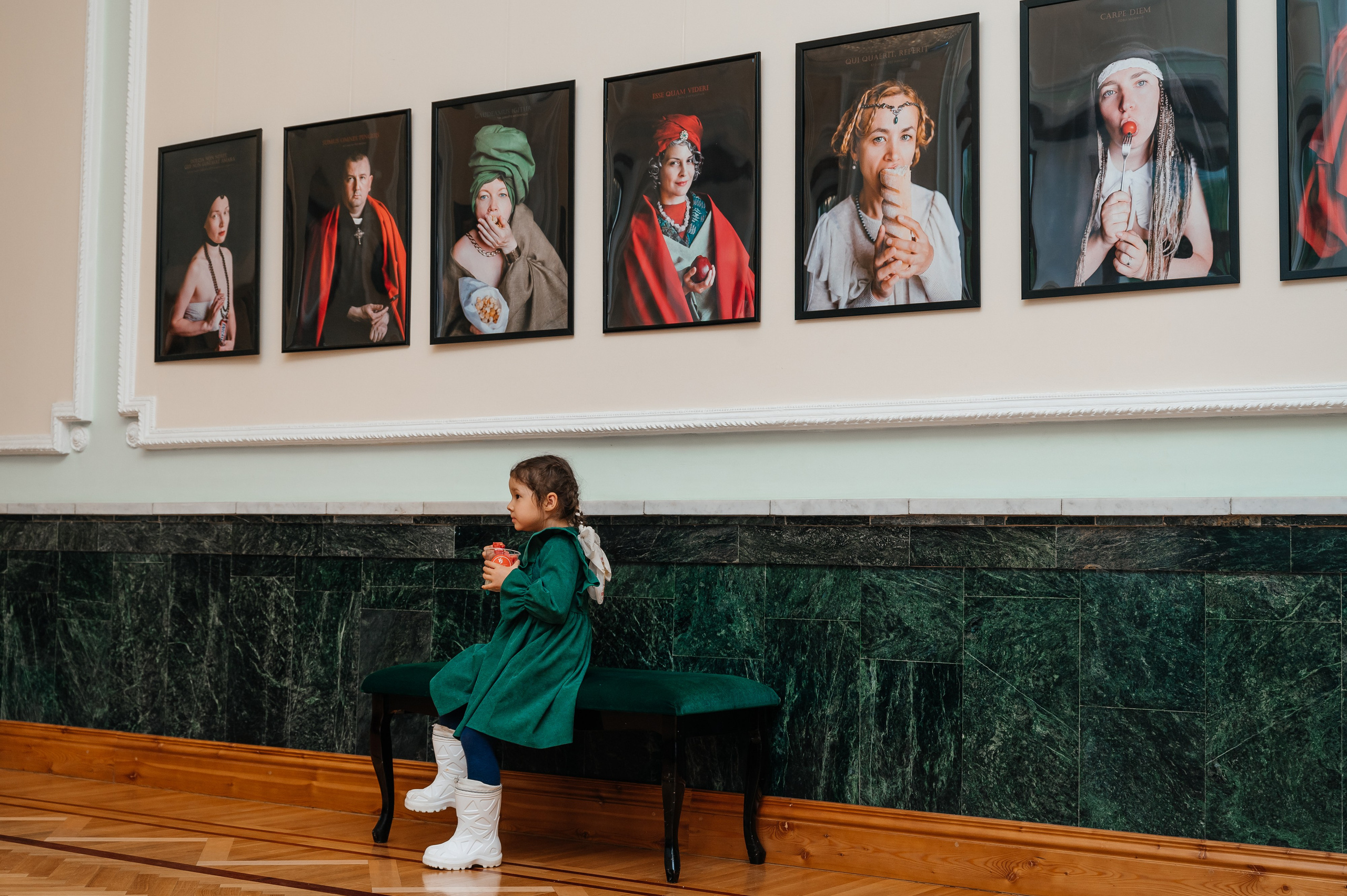 Открытие выставки Кати Васильевой в Молодежном театре. Wedding and family photographer USA