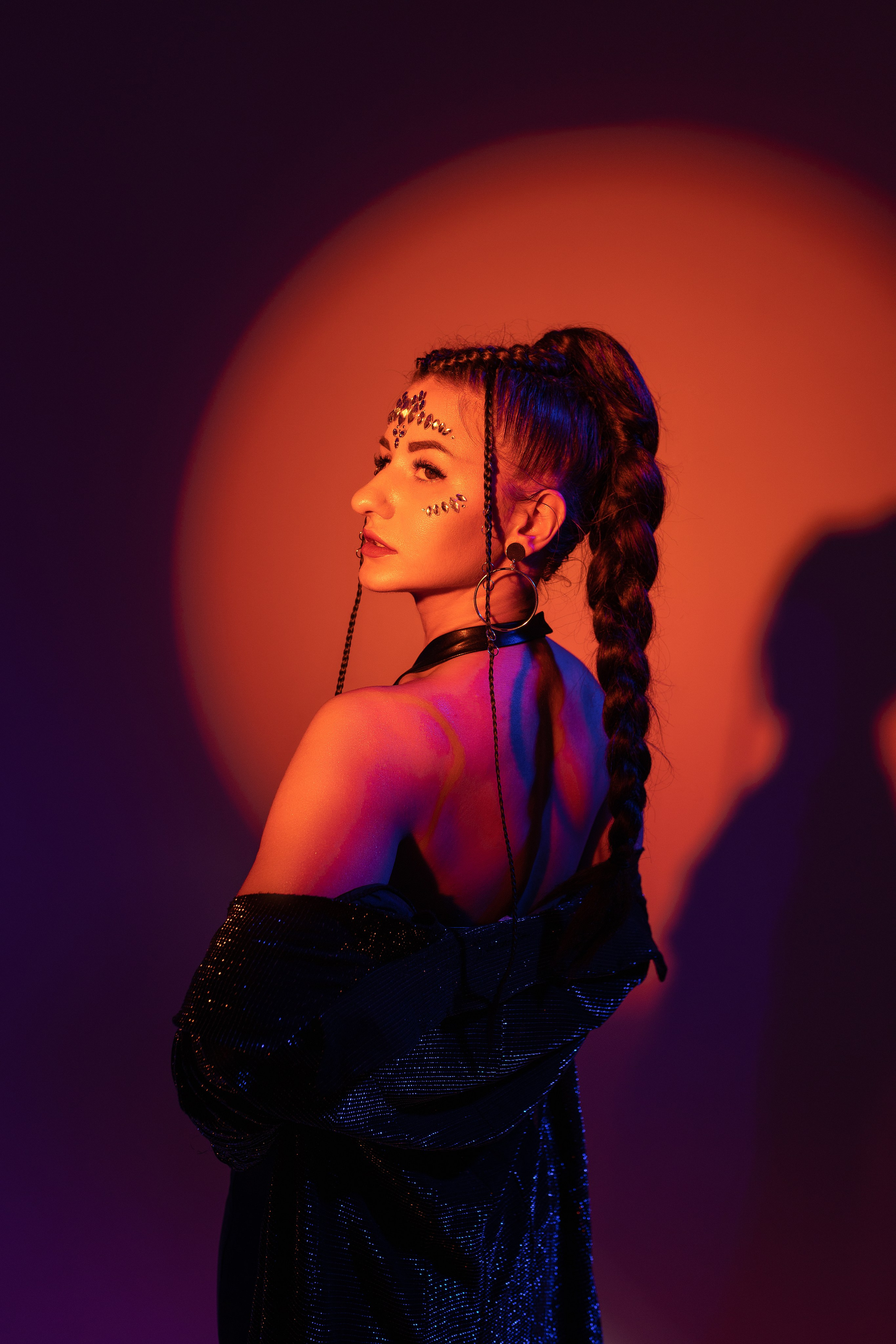 Цветной свет и фигуры. Фотограф Минск