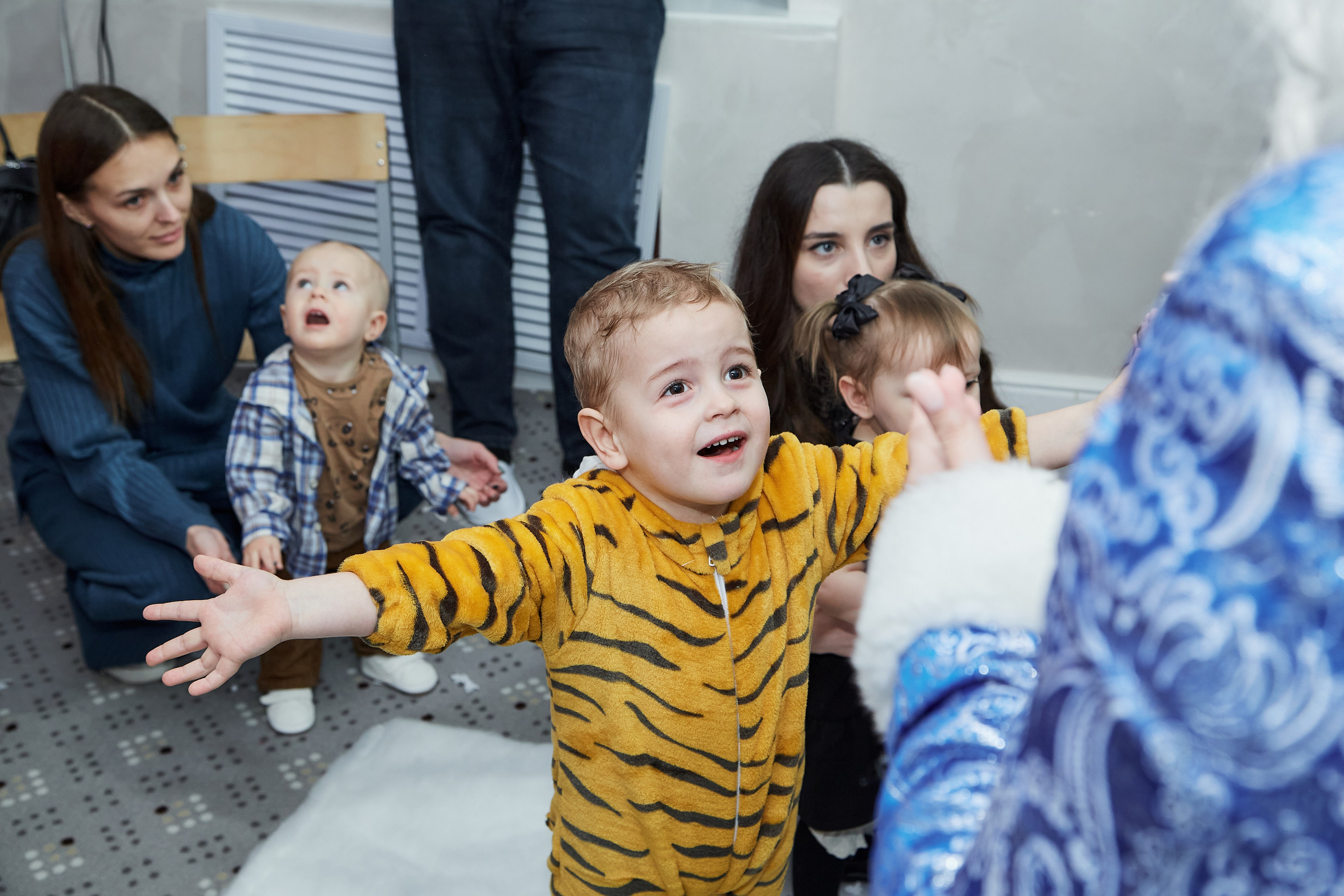 Бизи Кидз Новогодний репортаж с аниматорами. Кокорин Евгений Фотограф