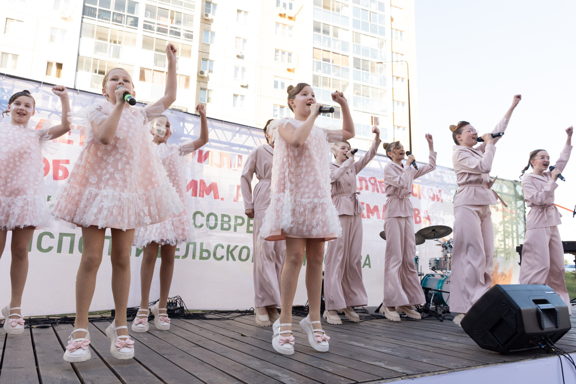 Фестиваль современного исполнительского искусства (Сквер Академ Риверсайд). Фотограф Максим Буряк