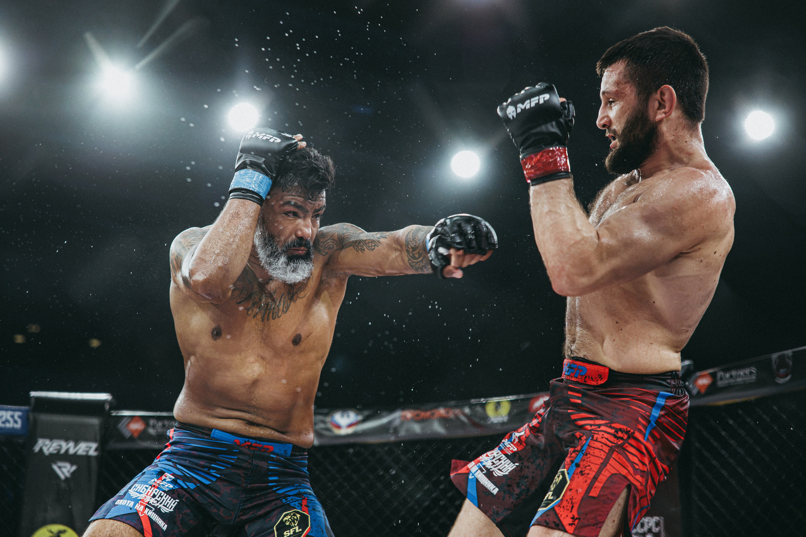 MFP255 ДУГЛАС РИБЕЙРО VS МАКСИМ БУТОРИН. Фотограф Иркутск Антипин Сергей