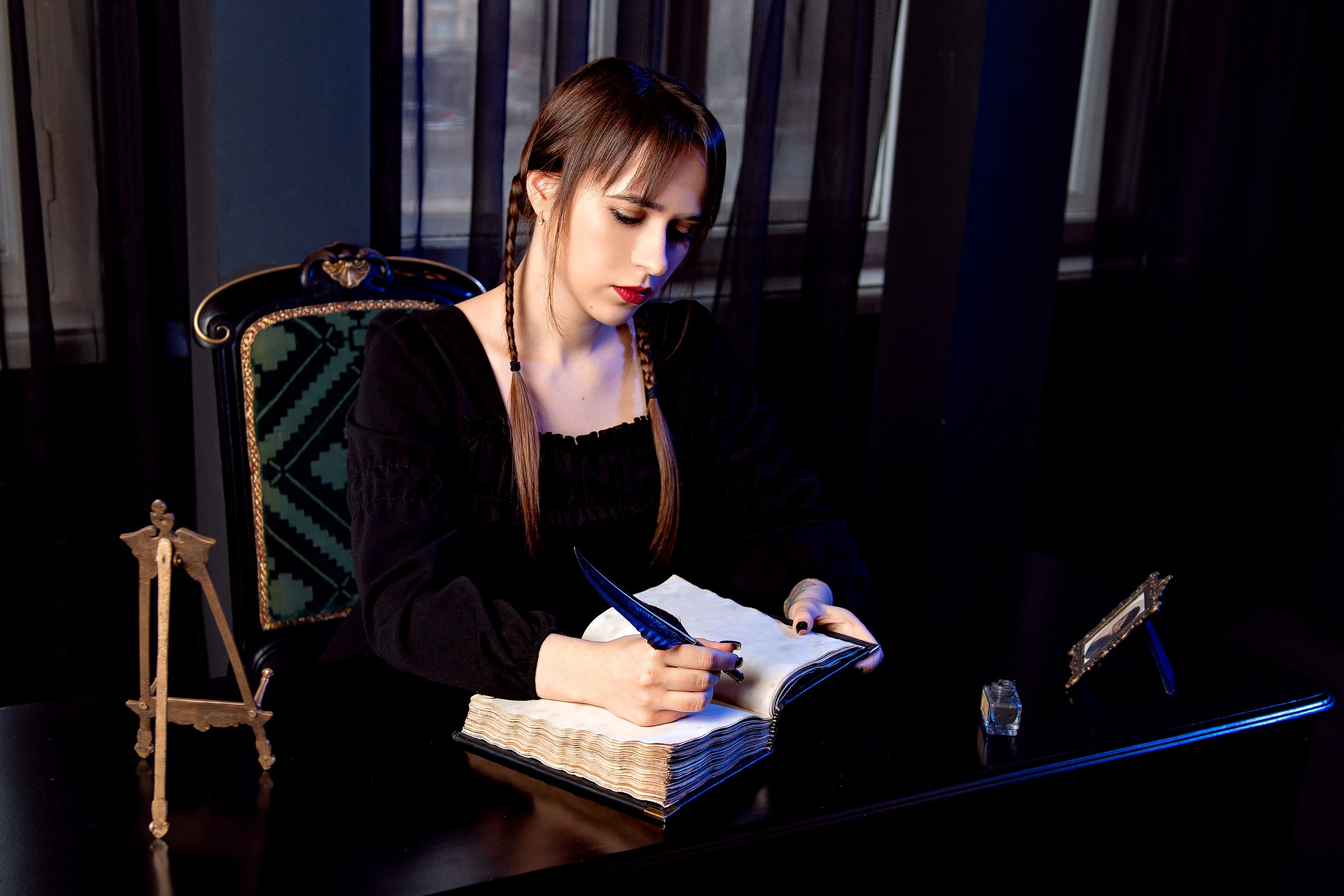 Фотосессия wednesday в студии Photohub зал Карбон