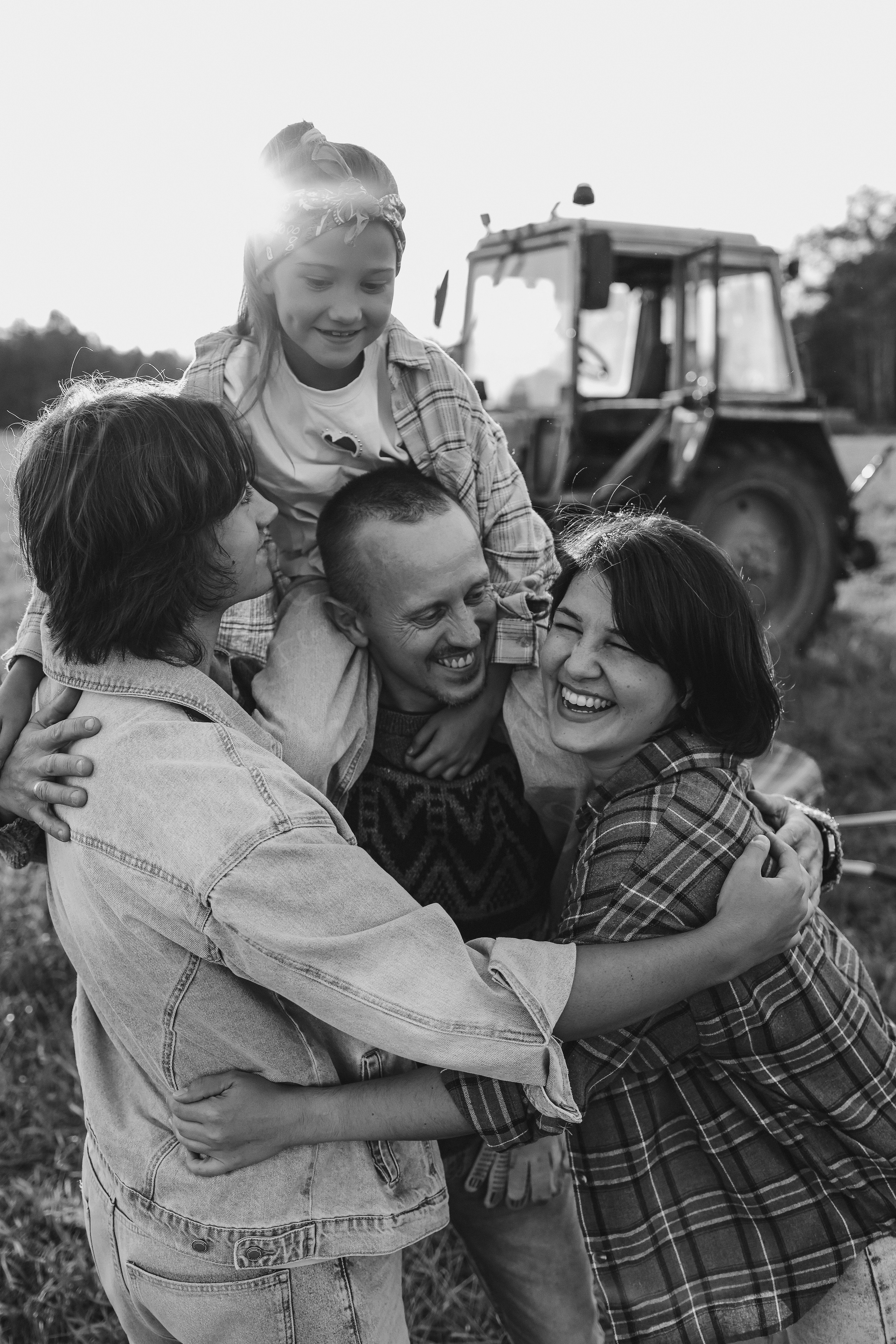 Трактор. Семейный фотограф Тюмень, фотограф на роды Салмина Мария