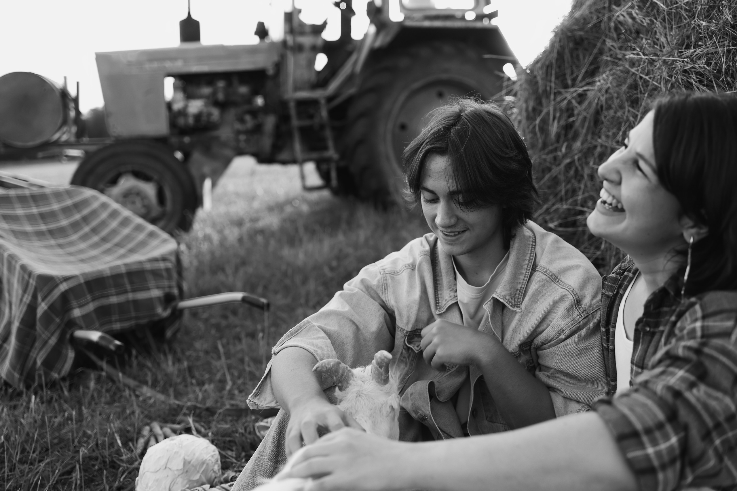 Трактор. Семейный фотограф Тюмень, фотограф на роды Салмина Мария