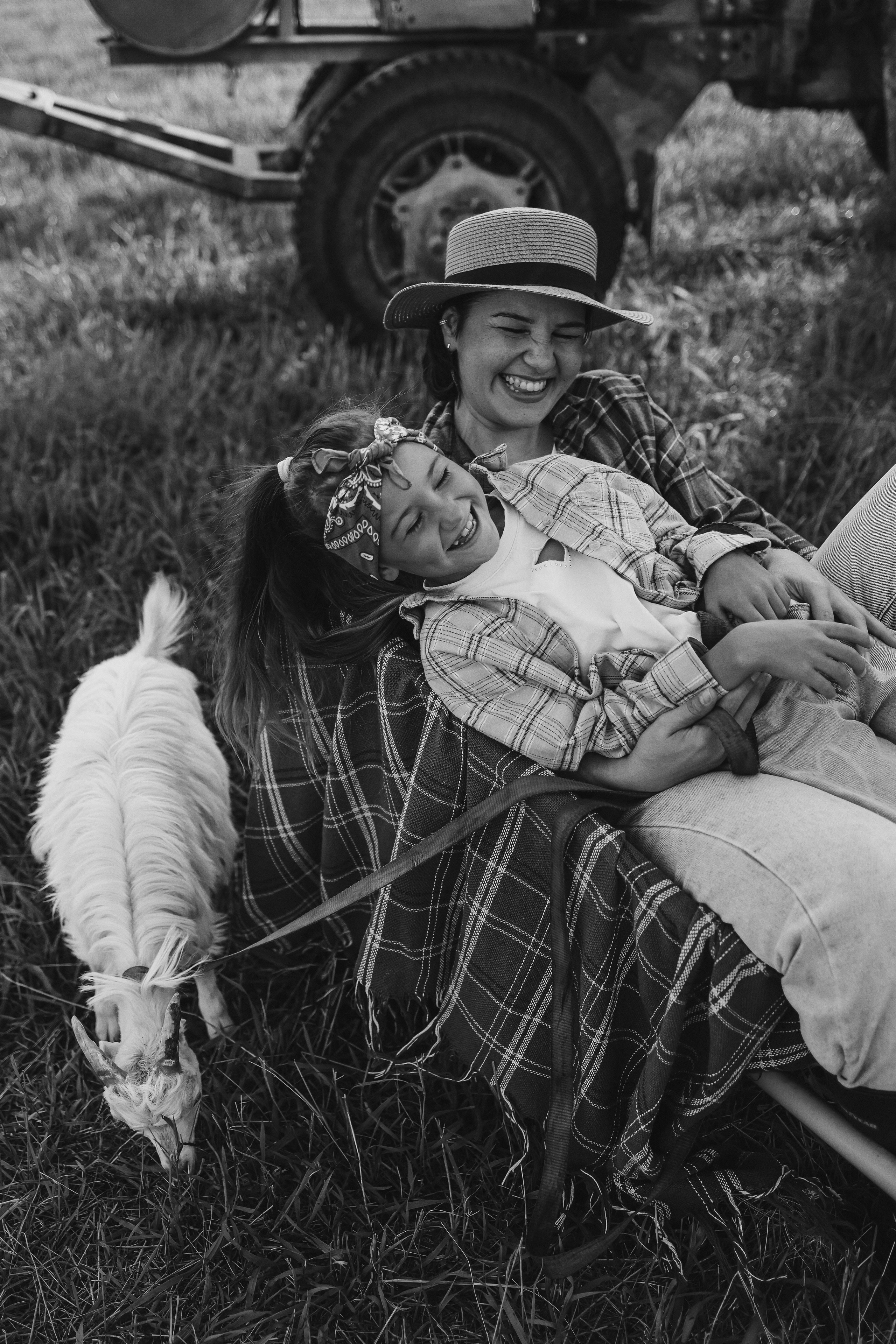 Трактор. Семейный фотограф Тюмень, фотограф на роды Салмина Мария