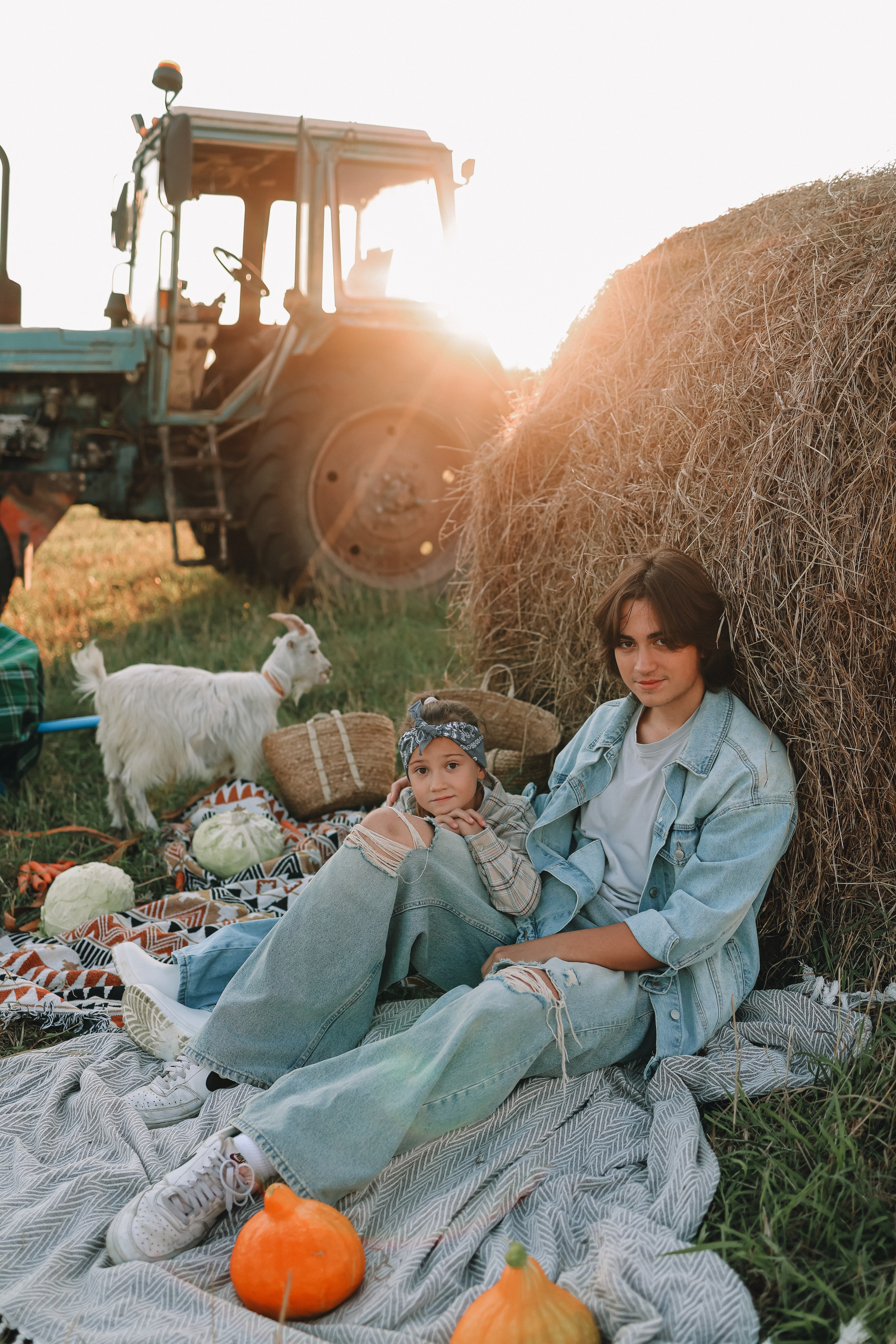 Трактор. Семейный фотограф Тюмень, фотограф на роды Салмина Мария