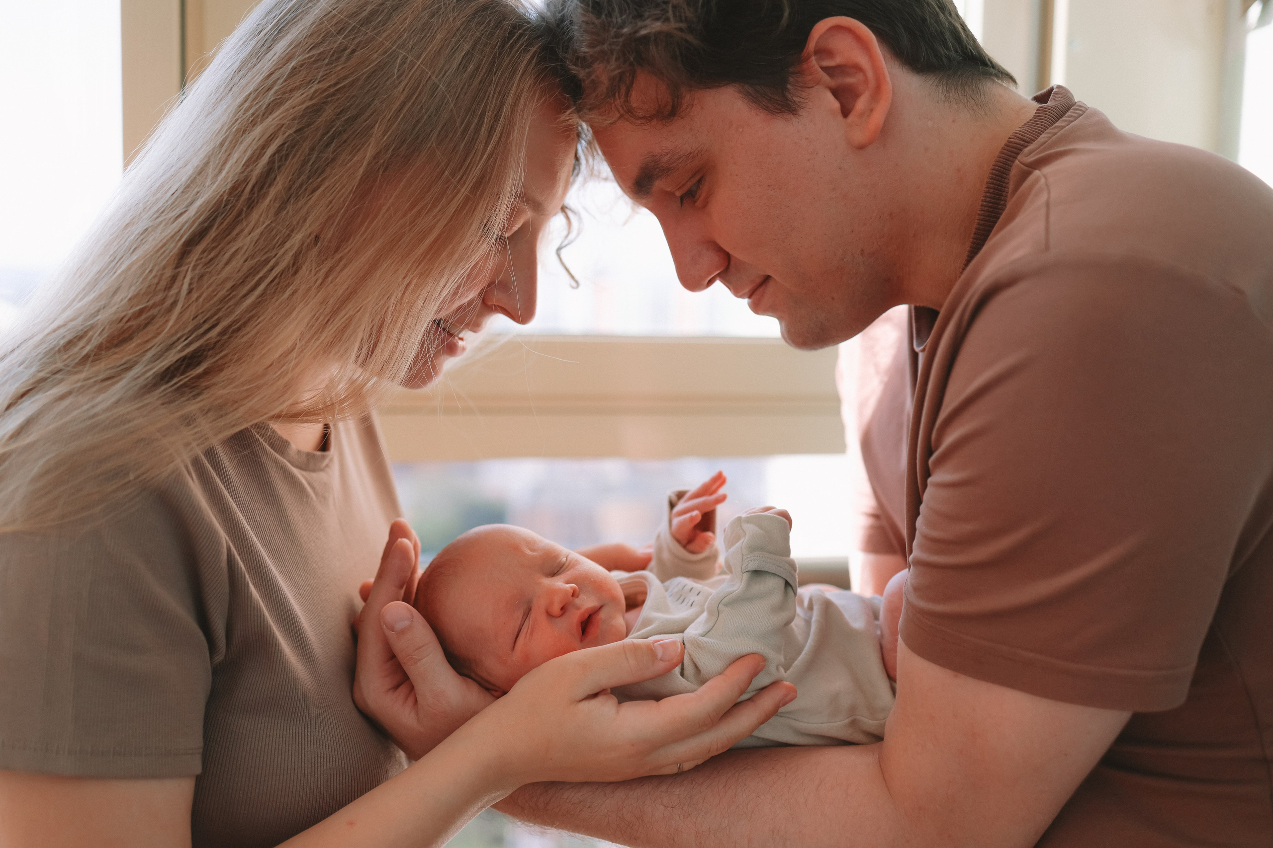 Костик дома. Семейный фотограф Тюмень, фотограф на роды Салмина Мария